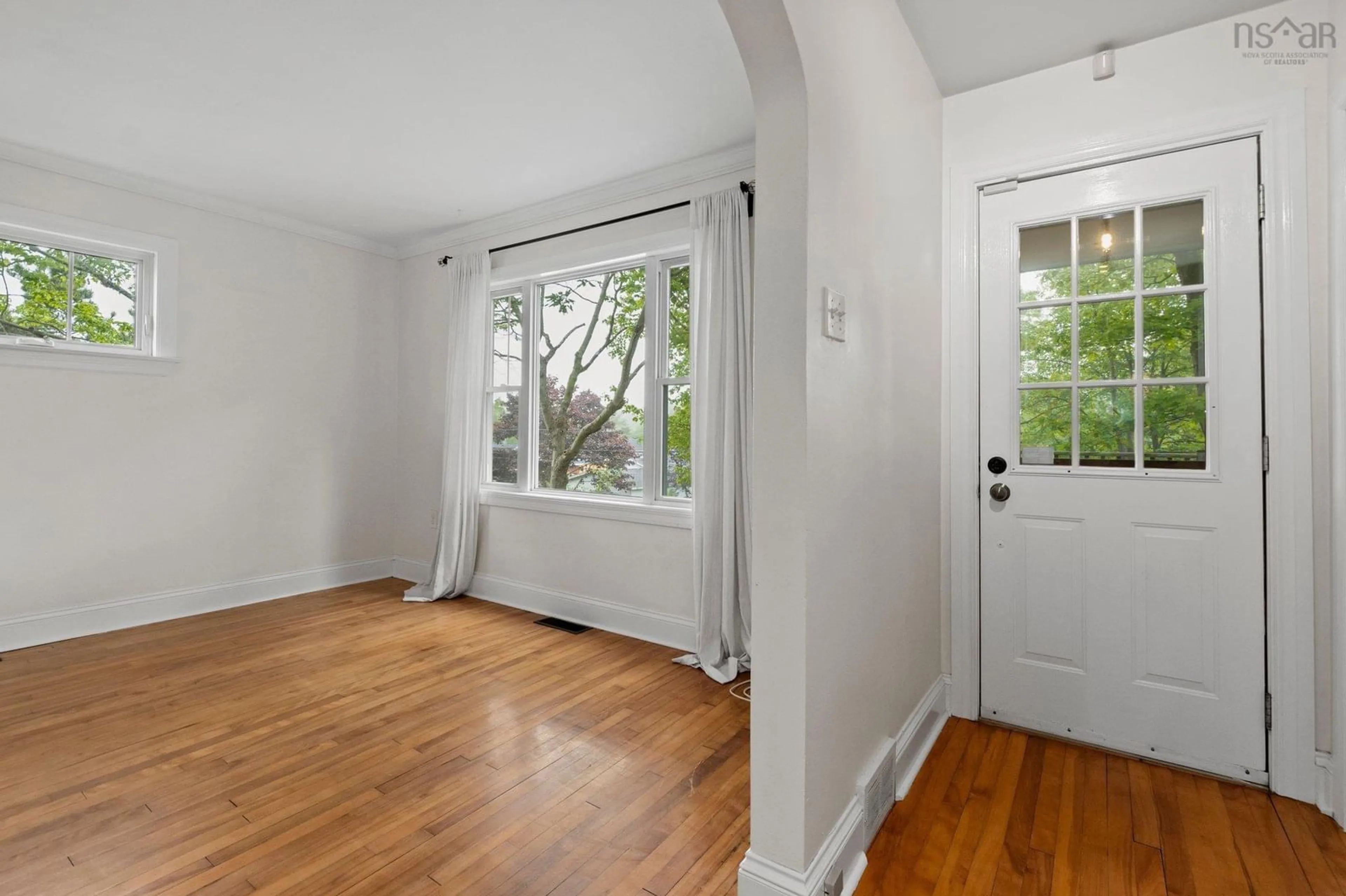 Indoor entryway for 11 Schnare St, Halifax Nova Scotia B3R 1P9