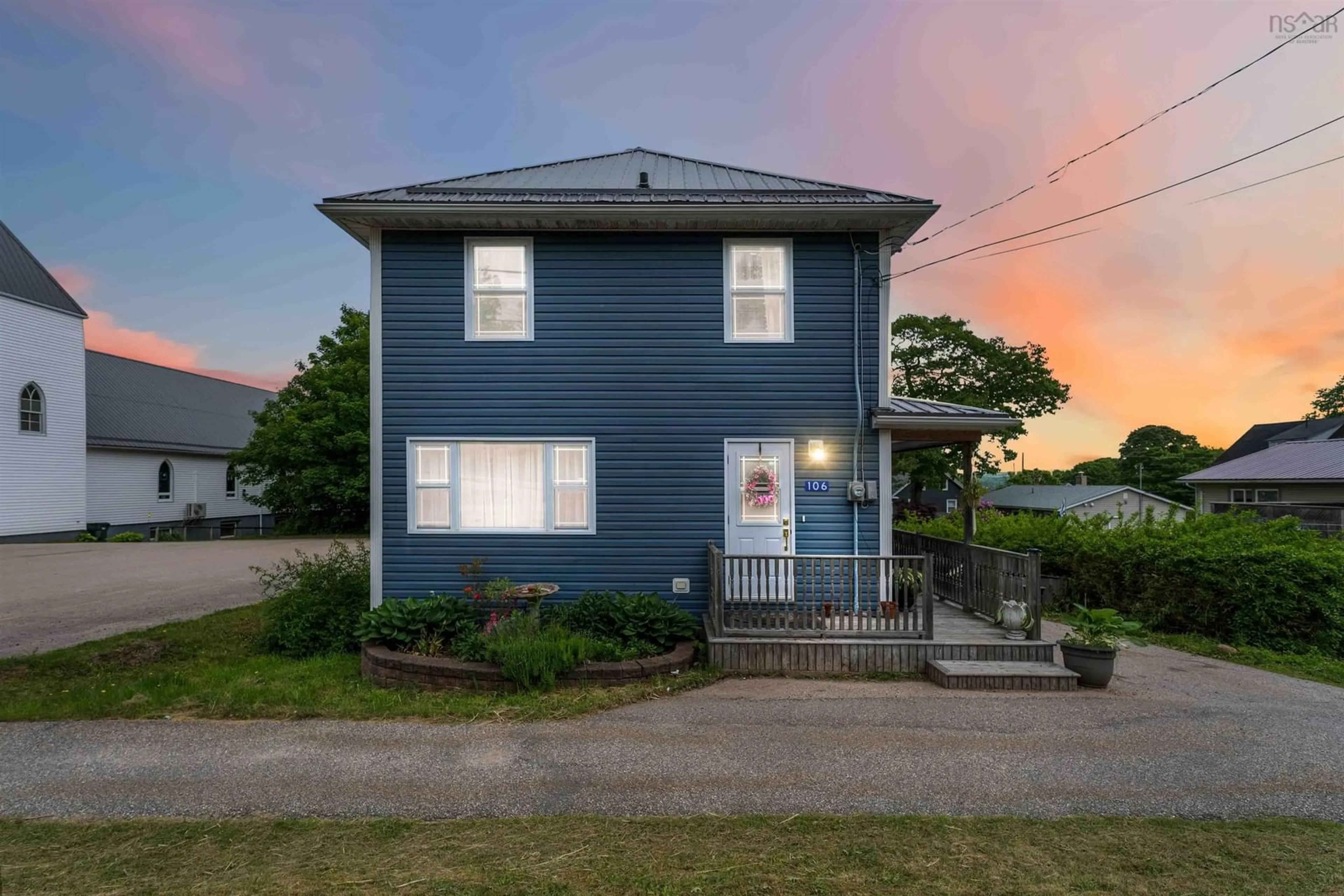 Unknown for 106 Queen St, Digby Nova Scotia B0V 1A0