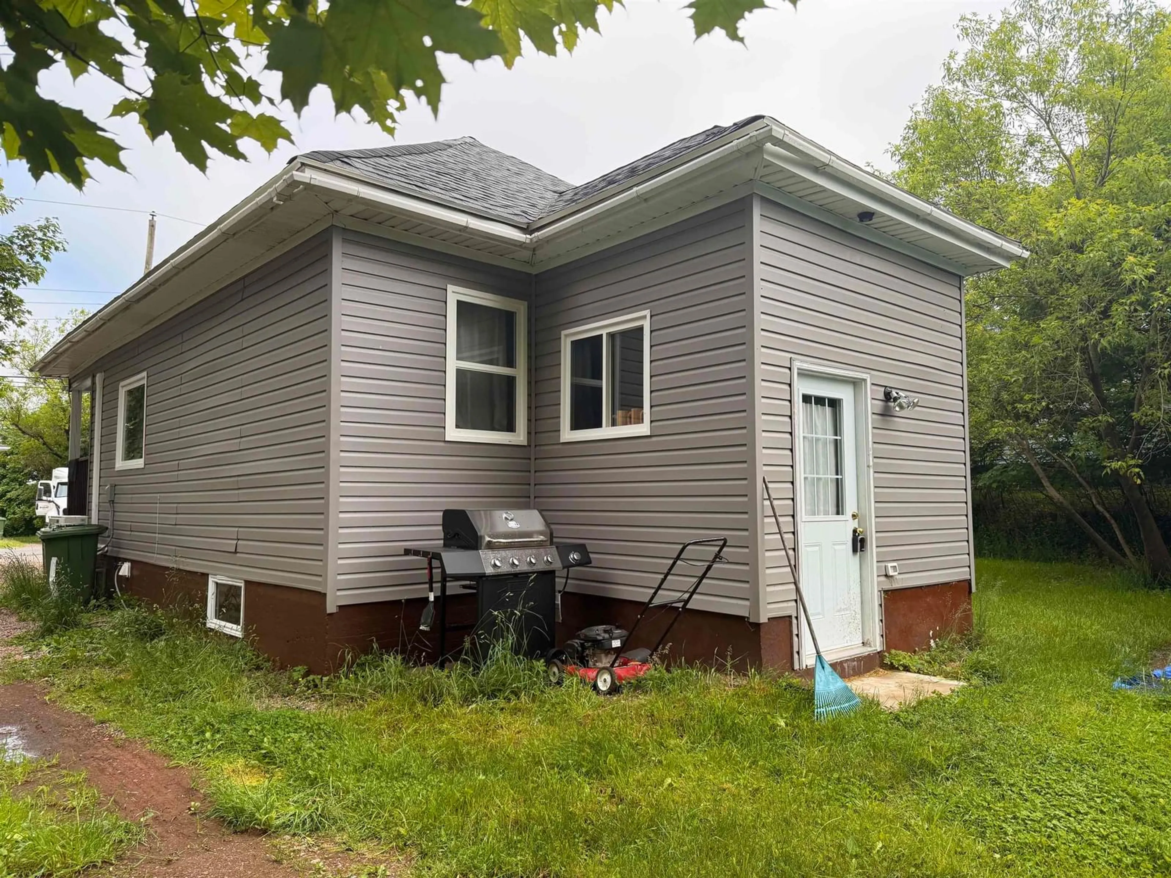 Unknown for 18 Royalty St, Truro Nova Scotia B2N 1S9