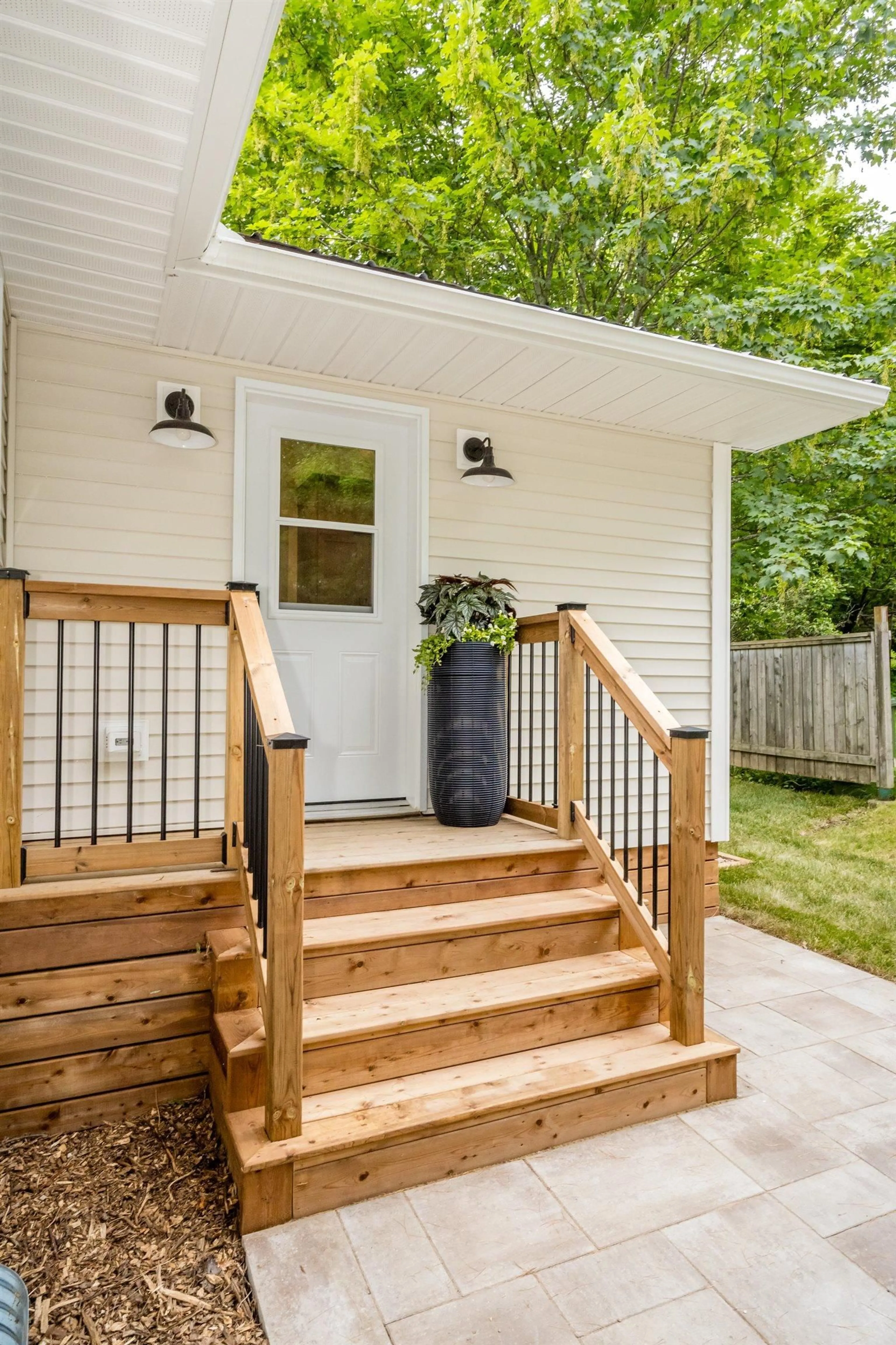 Home with vinyl exterior material, street for 209 Main St, Wolfville Nova Scotia B4P 2H9