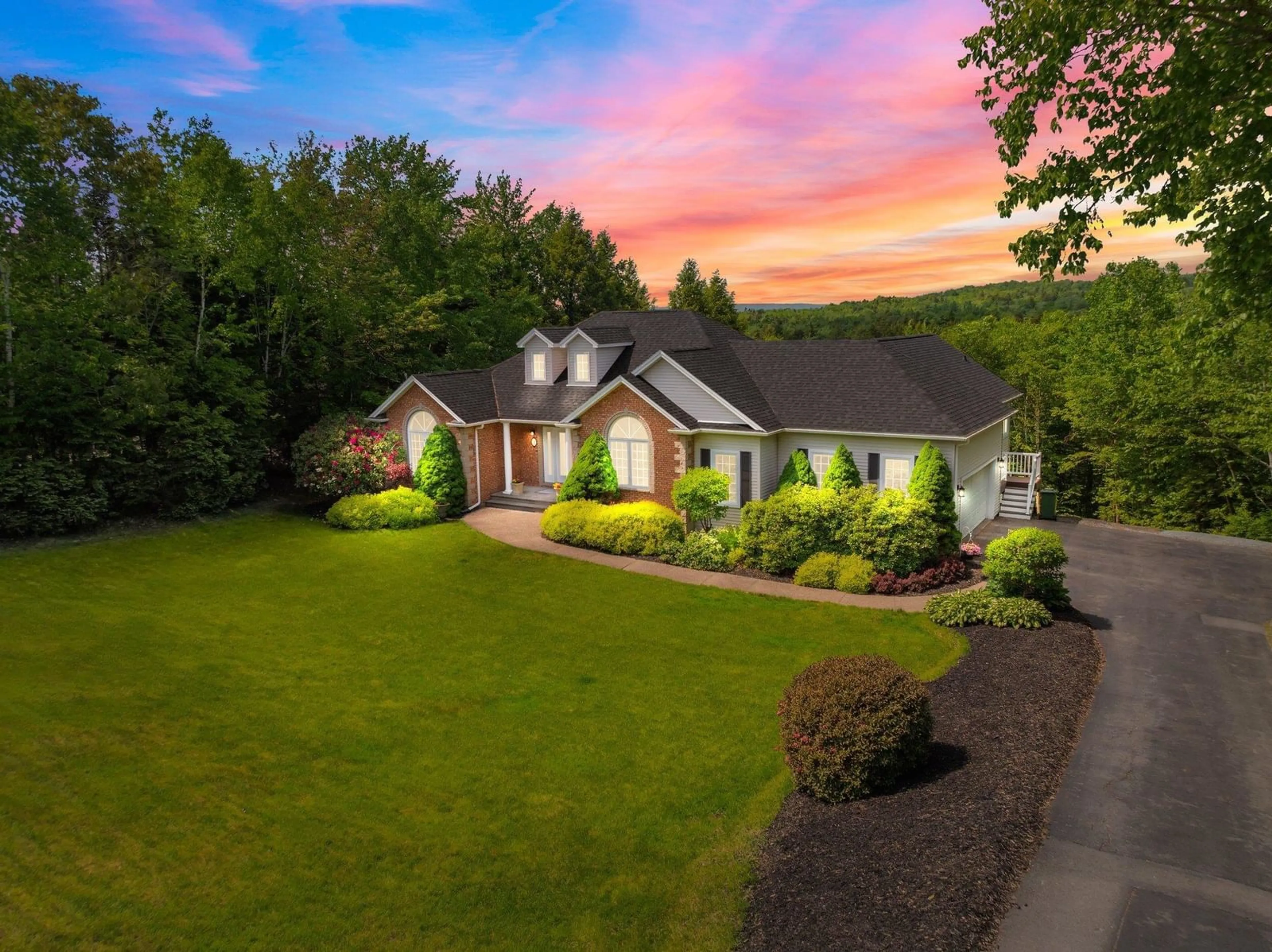 A pic from outside/outdoor area/front of a property/back of a property/a pic from drone, unknown for 9 Glenmorren Crt, Fall River Nova Scotia B2T 1A4
