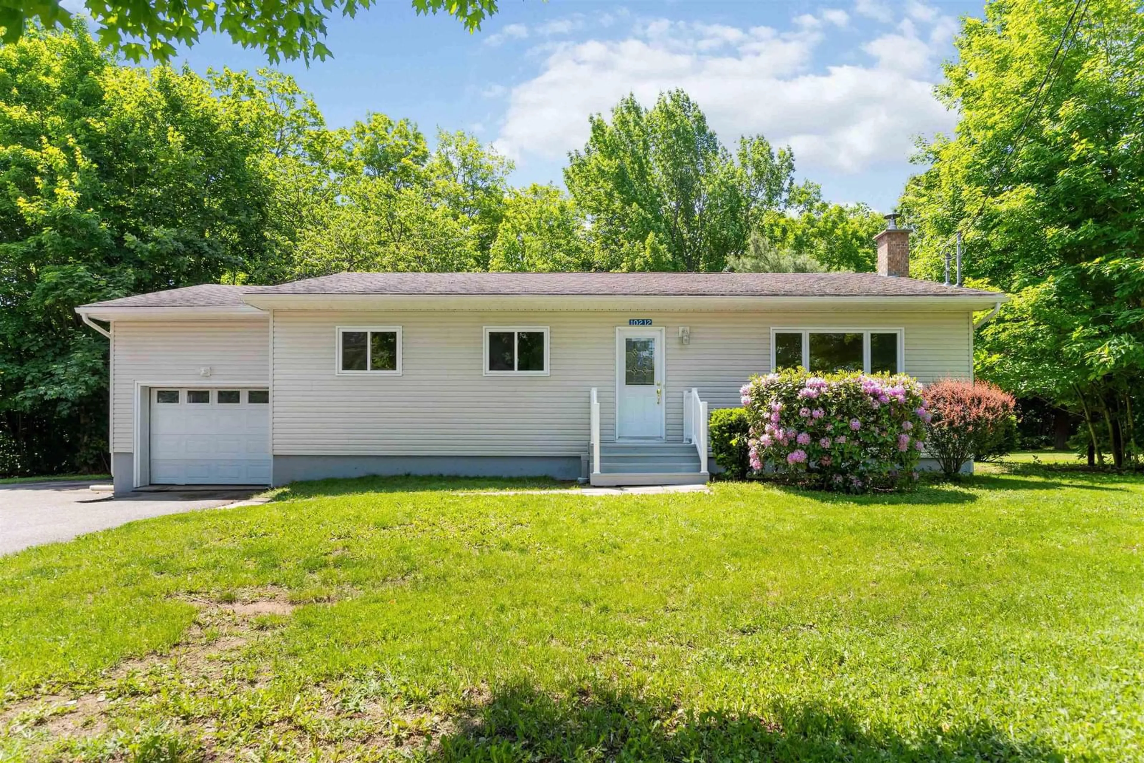 Home with vinyl exterior material, street for 10212 Highway 1, Greenwich Nova Scotia B4P 2R2