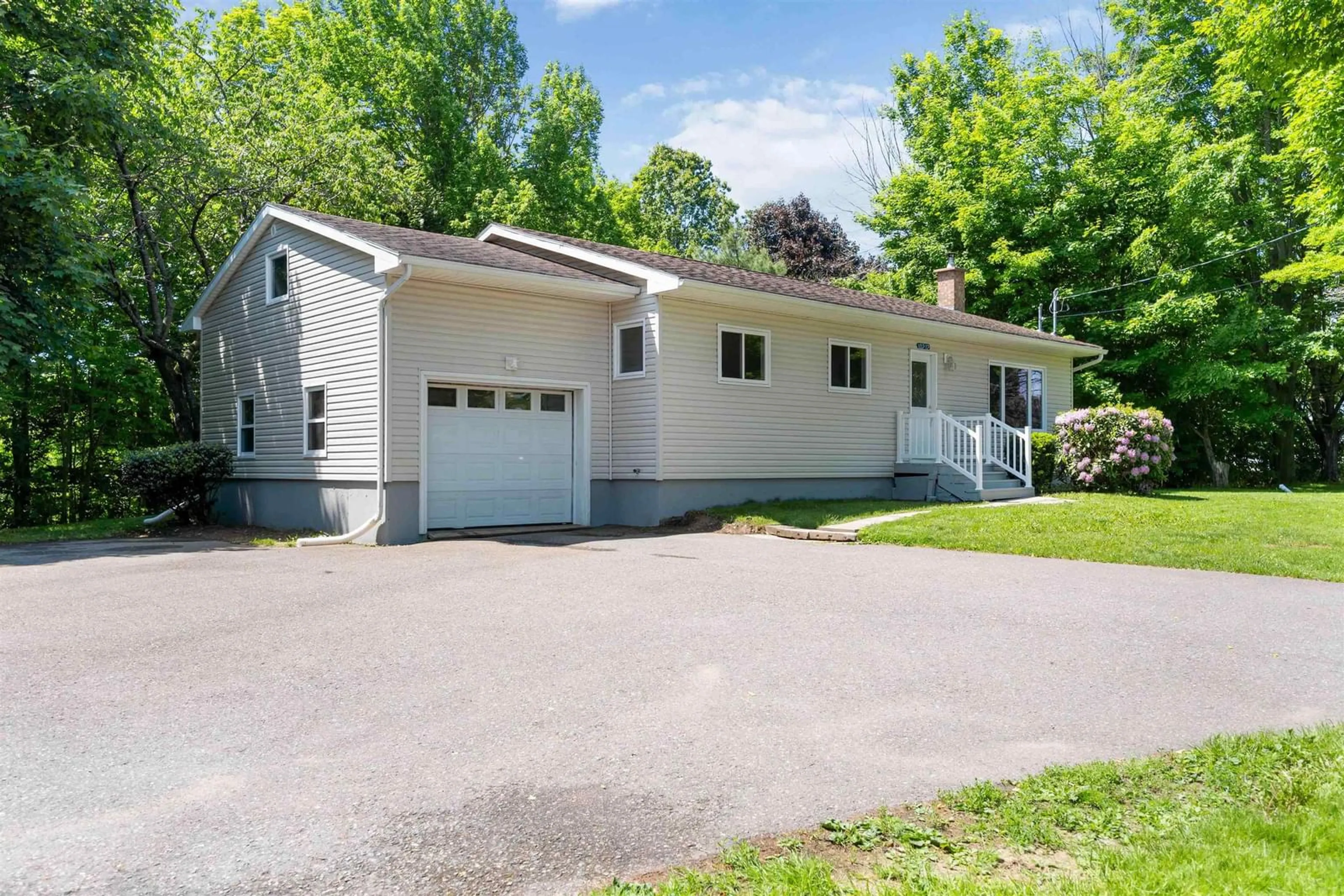 Home with vinyl exterior material, street for 10212 Highway 1, Greenwich Nova Scotia B4P 2R2