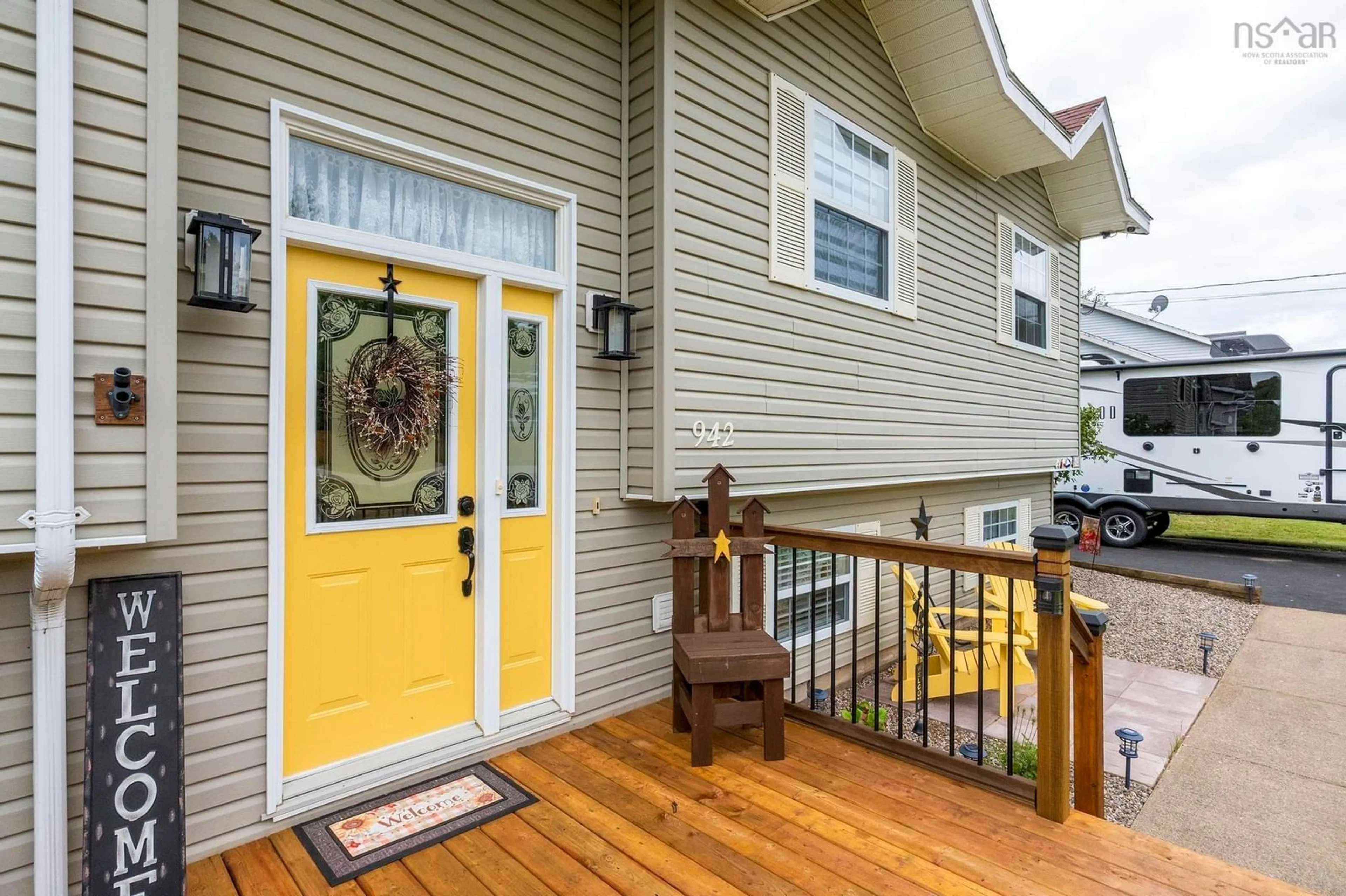 Indoor entryway for 942 Kingston Heights Dr, Kingston Nova Scotia B0P 1R0
