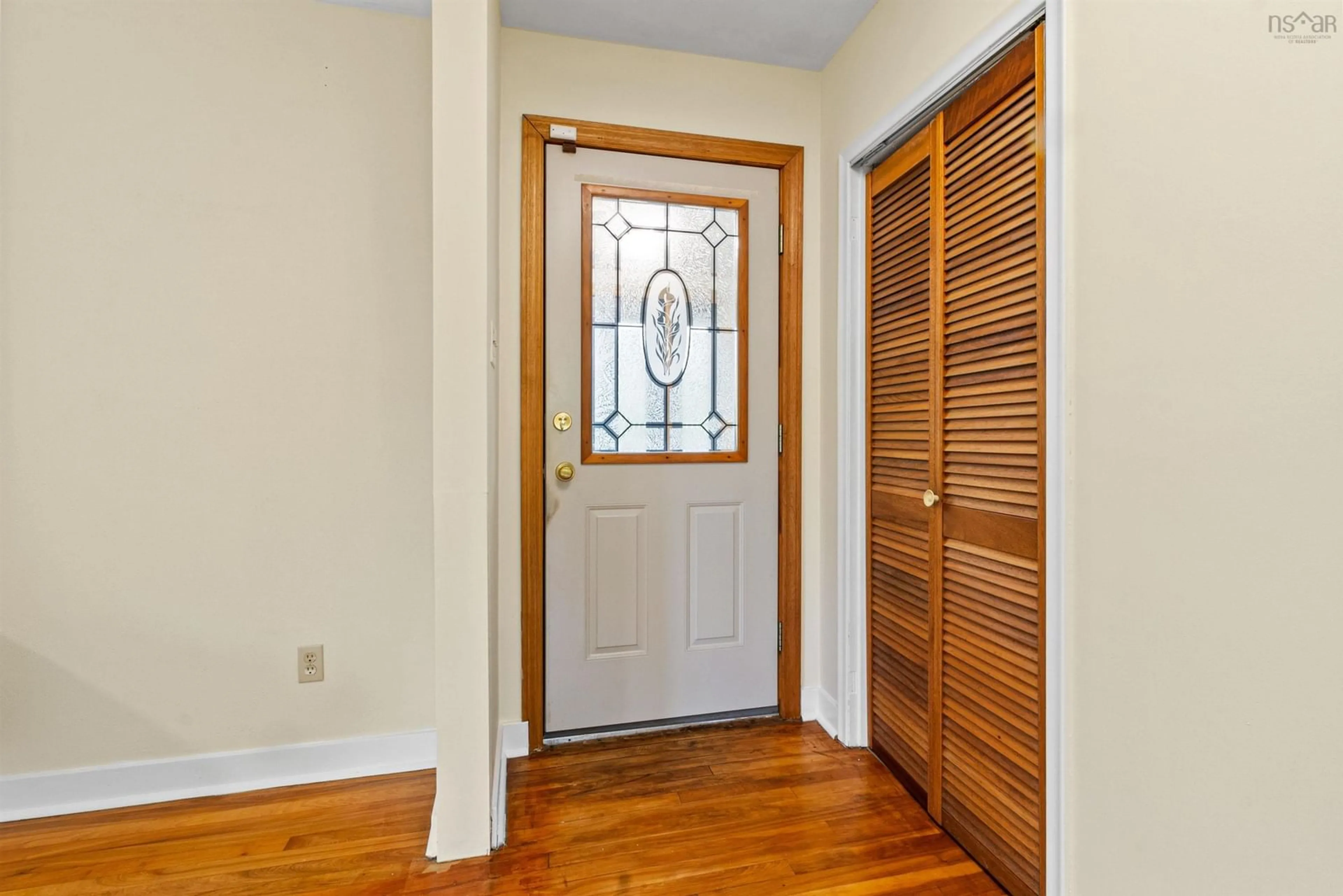 Indoor entryway for 61 Belle Vista Dr, Dartmouth Nova Scotia B2W 2X4