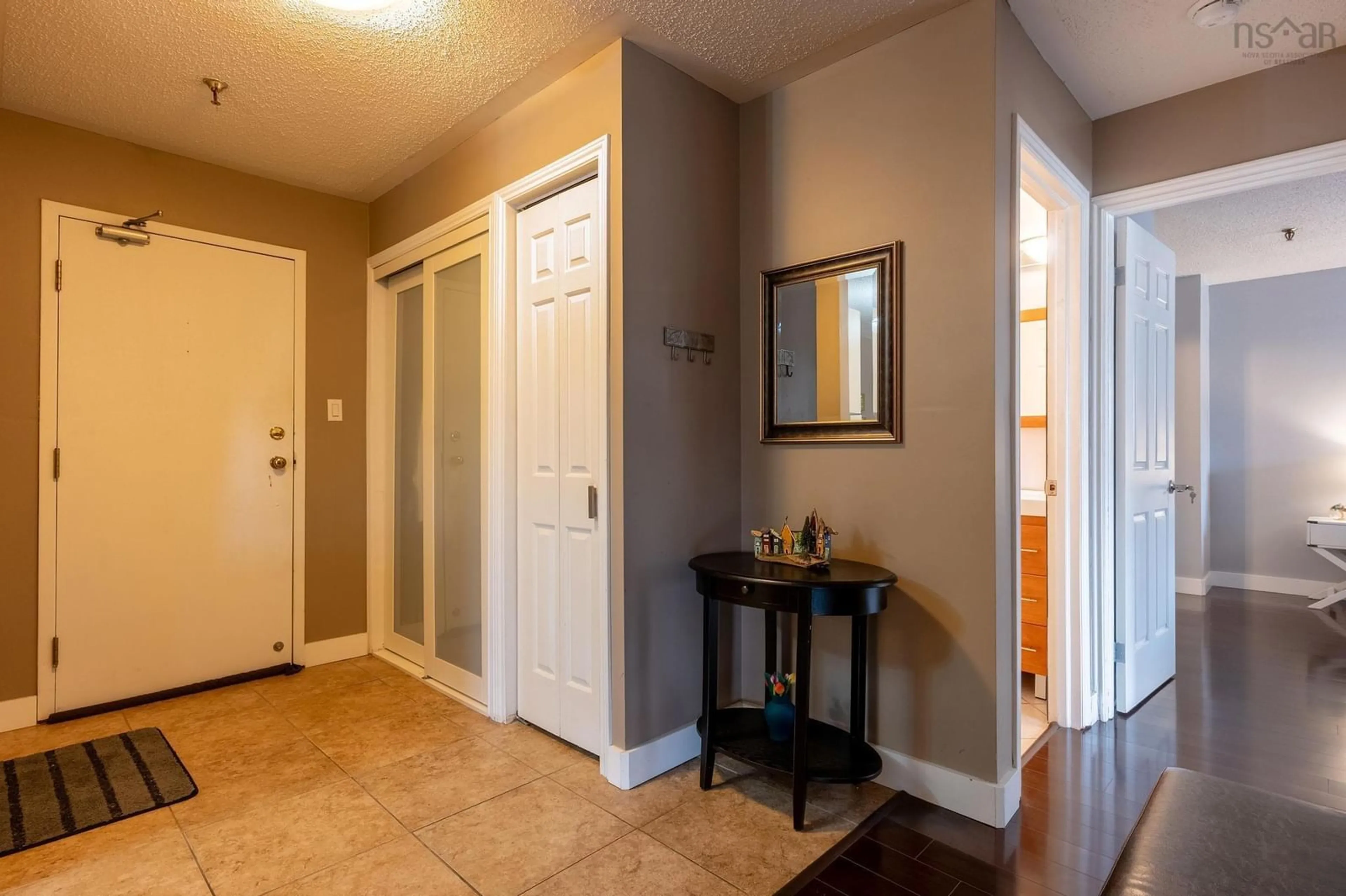Indoor entryway for 110 Farnham Gate Rd #207, Halifax Nova Scotia B3M 4A2