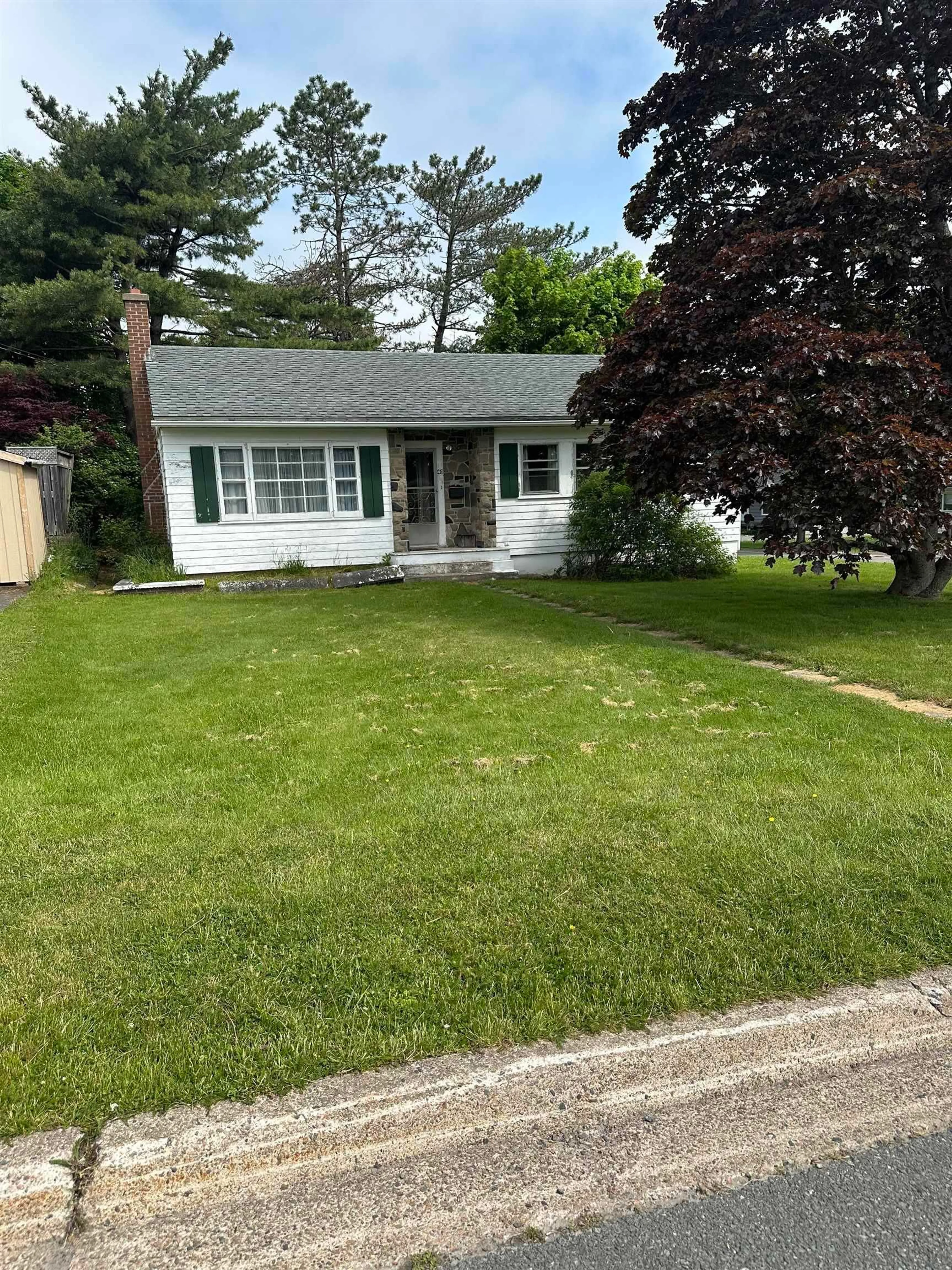 Home with vinyl exterior material, street for 40 Macdonald Street, Antigonish Nova Scotia B2G 1M5