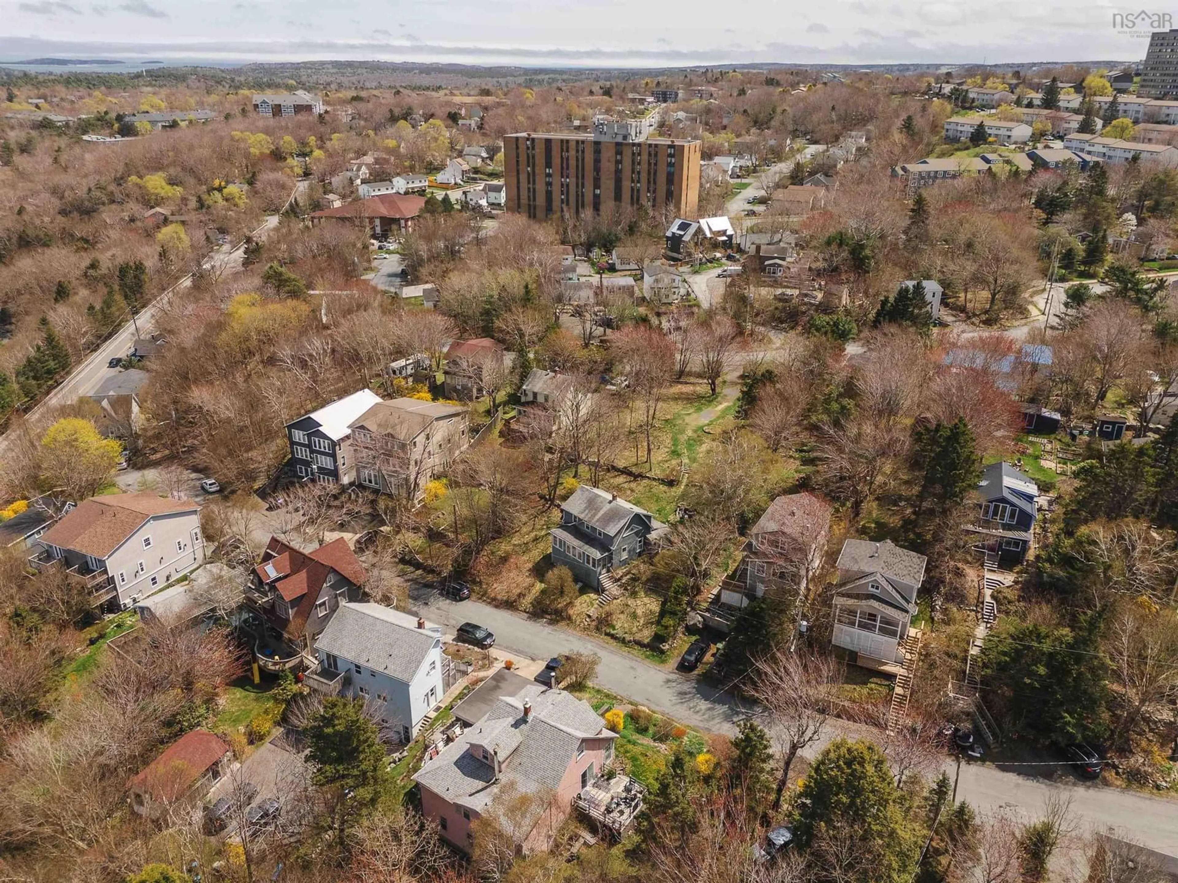A pic from outside/outdoor area/front of a property/back of a property/a pic from drone, street for 10 Idlewylde Rd, Halifax Nova Scotia B3N 1B9