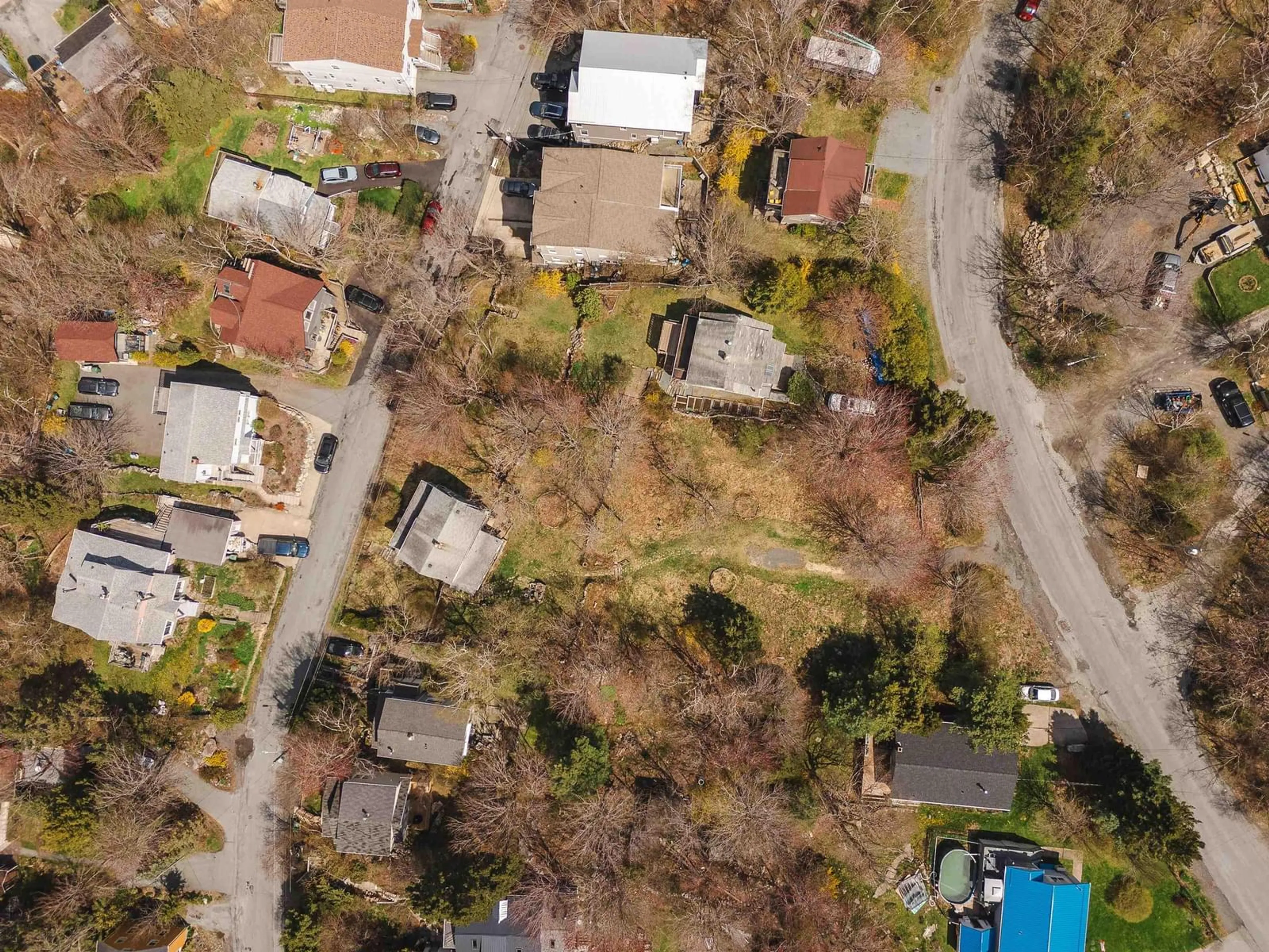 A pic from outside/outdoor area/front of a property/back of a property/a pic from drone, street for 10 Idlewylde Rd, Halifax Nova Scotia B3N 1B9