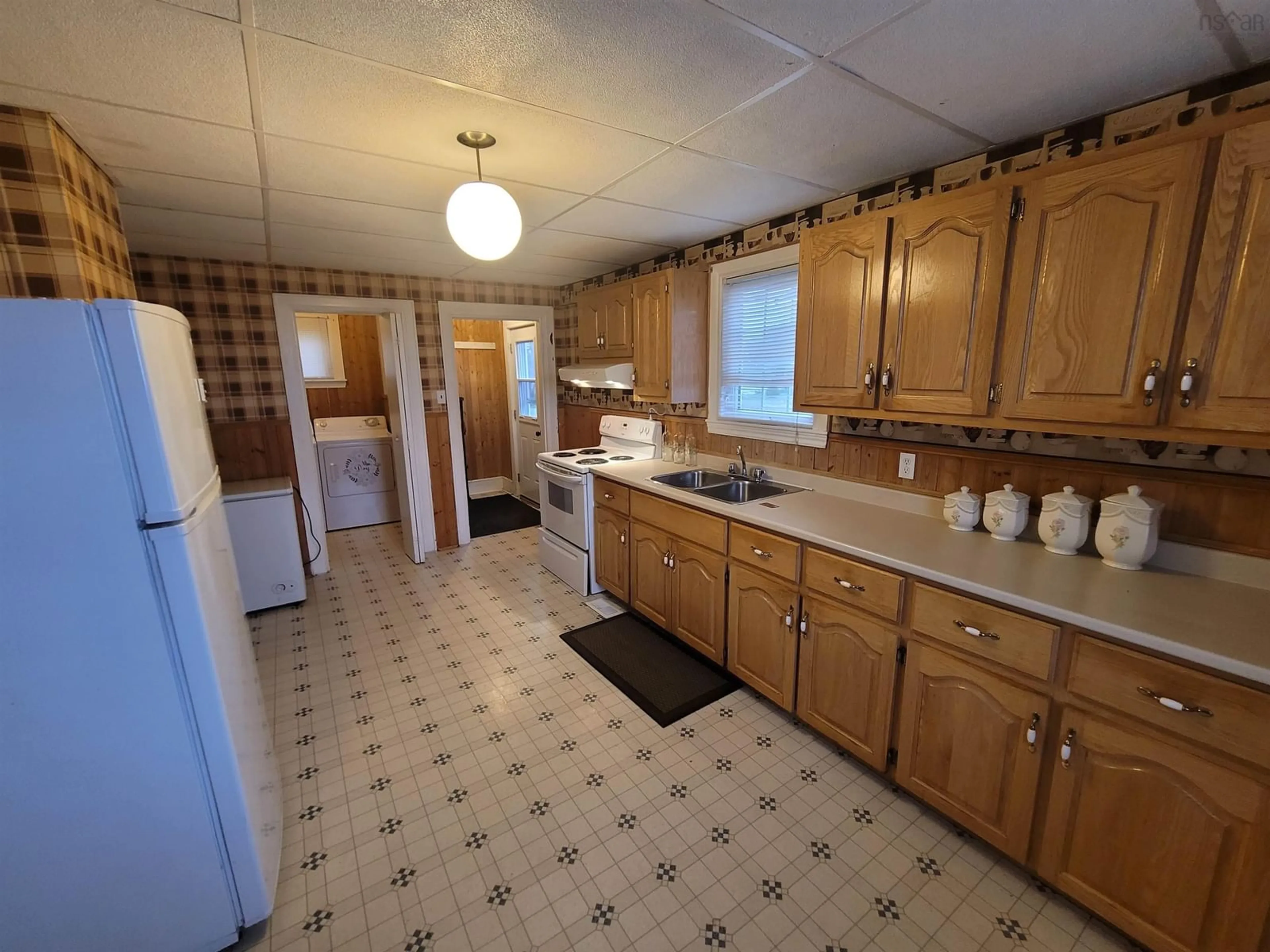Standard kitchen, unknown for 35 Centre St, Reserve Mines Nova Scotia B1E 1B1
