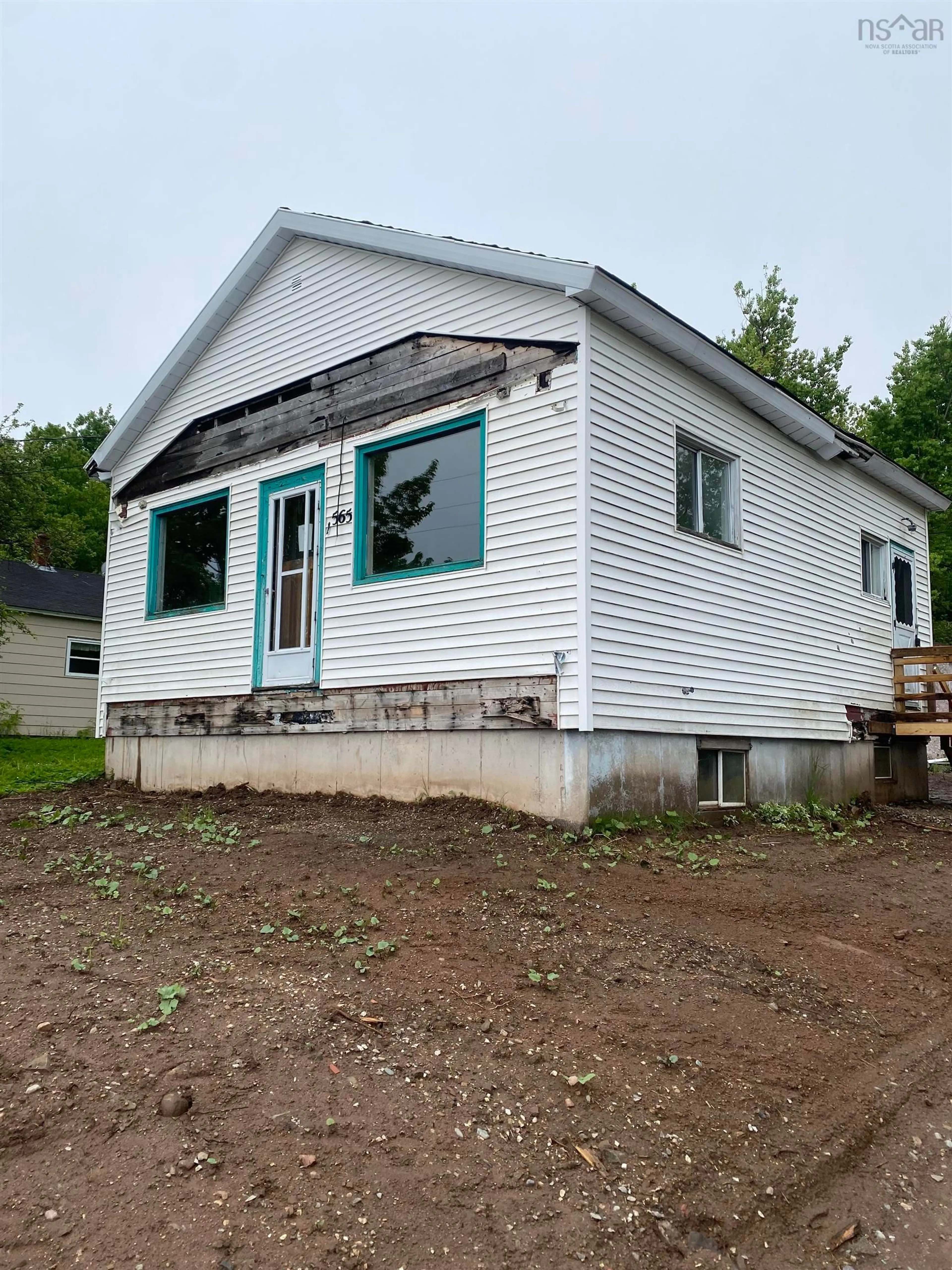 Home with vinyl exterior material, building for 1565 Point Edward Hwy, Edwardsville Nova Scotia B2A 4S5