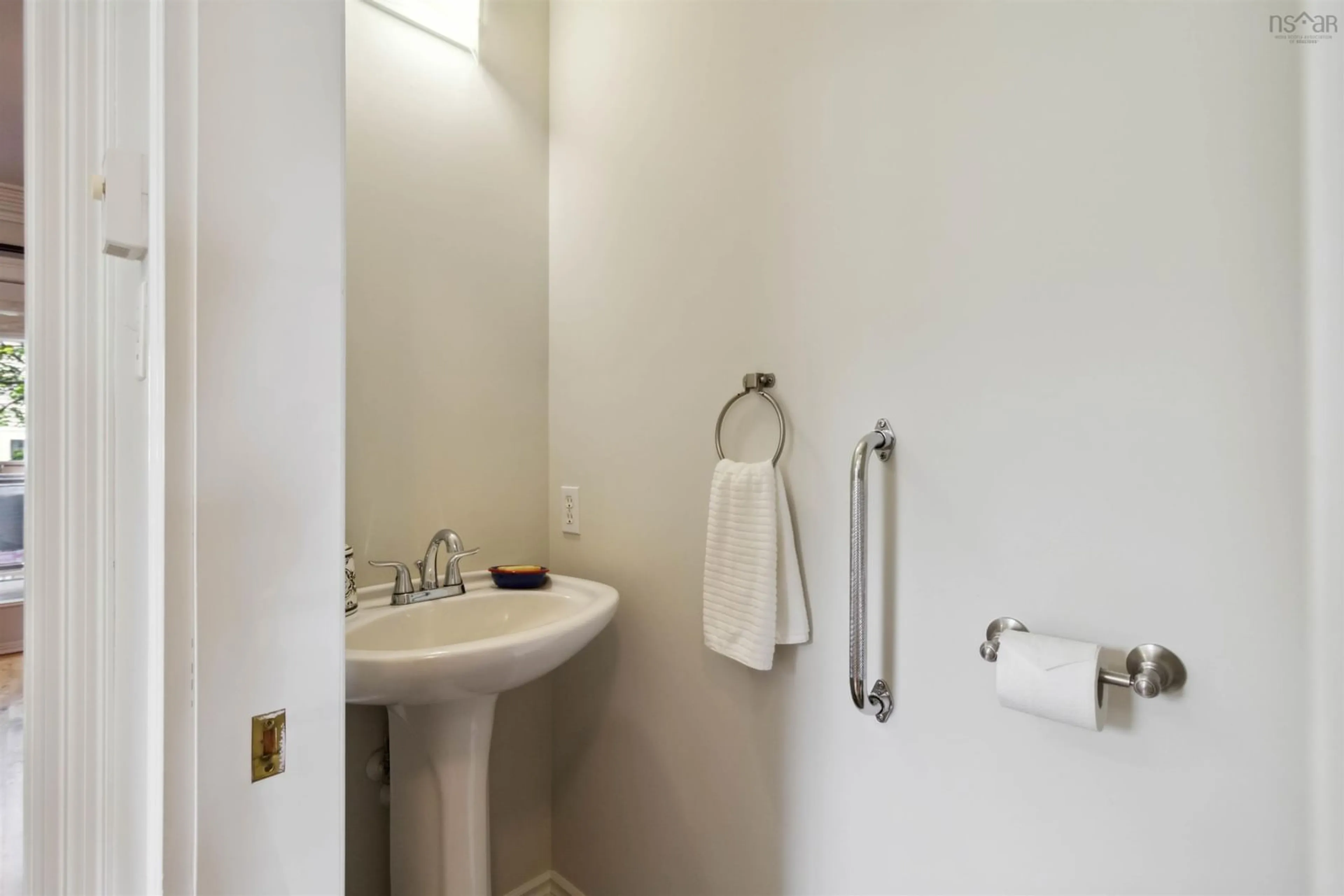 Standard bathroom, unknown for 28 King St, Old Dartmouth Nova Scotia B2Y 2R4