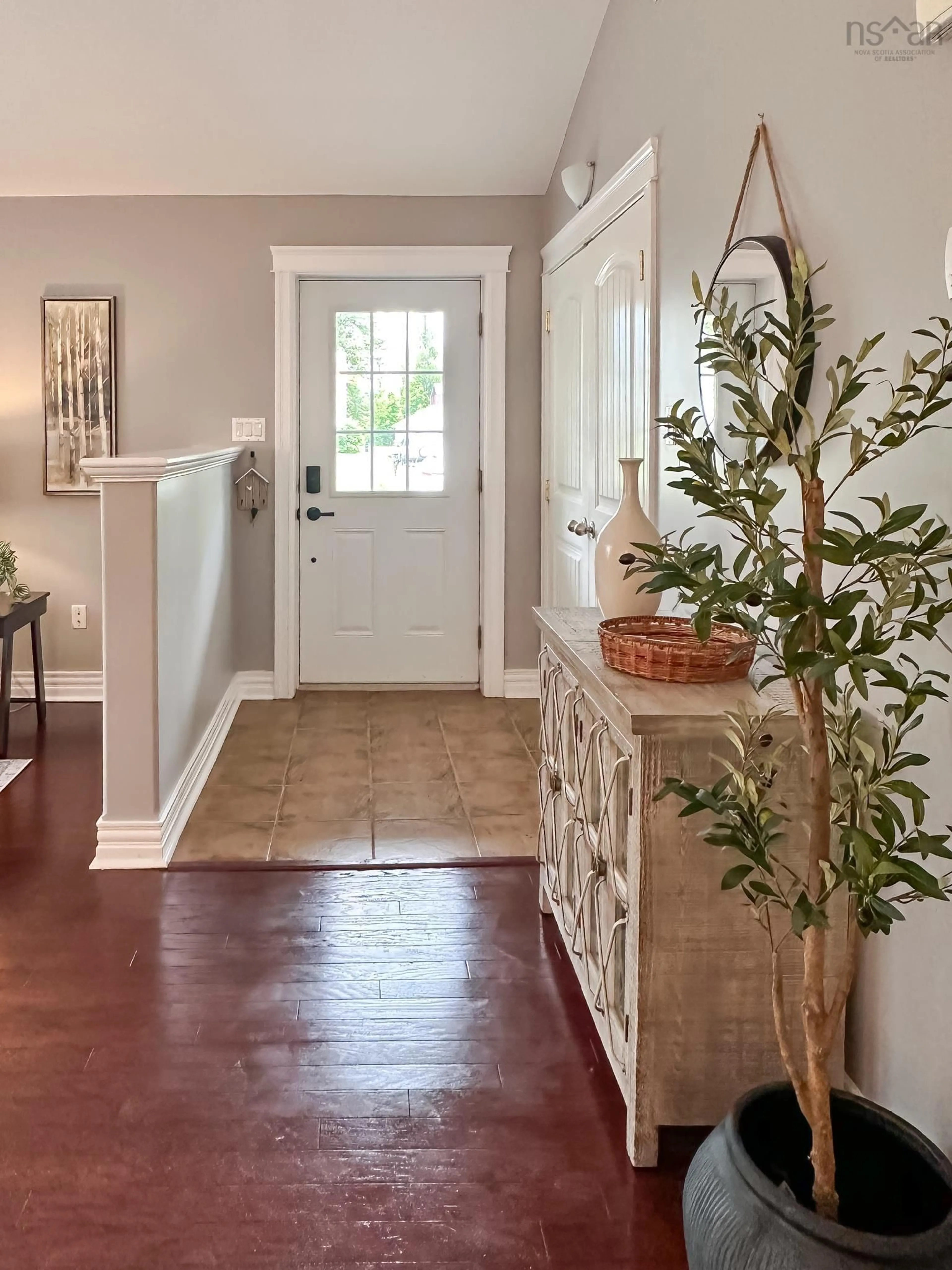 Indoor entryway for 1133 Chapel St, Canning Nova Scotia B0P 1H0