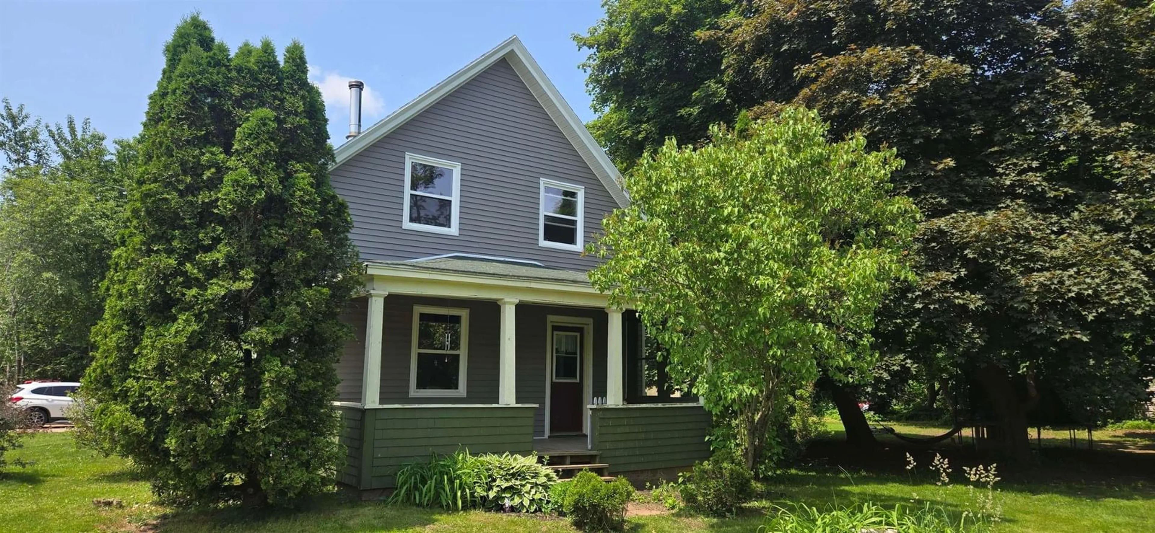 Home with vinyl exterior material, street for 1115 Park St, Aylesford Nova Scotia B0P 1C0