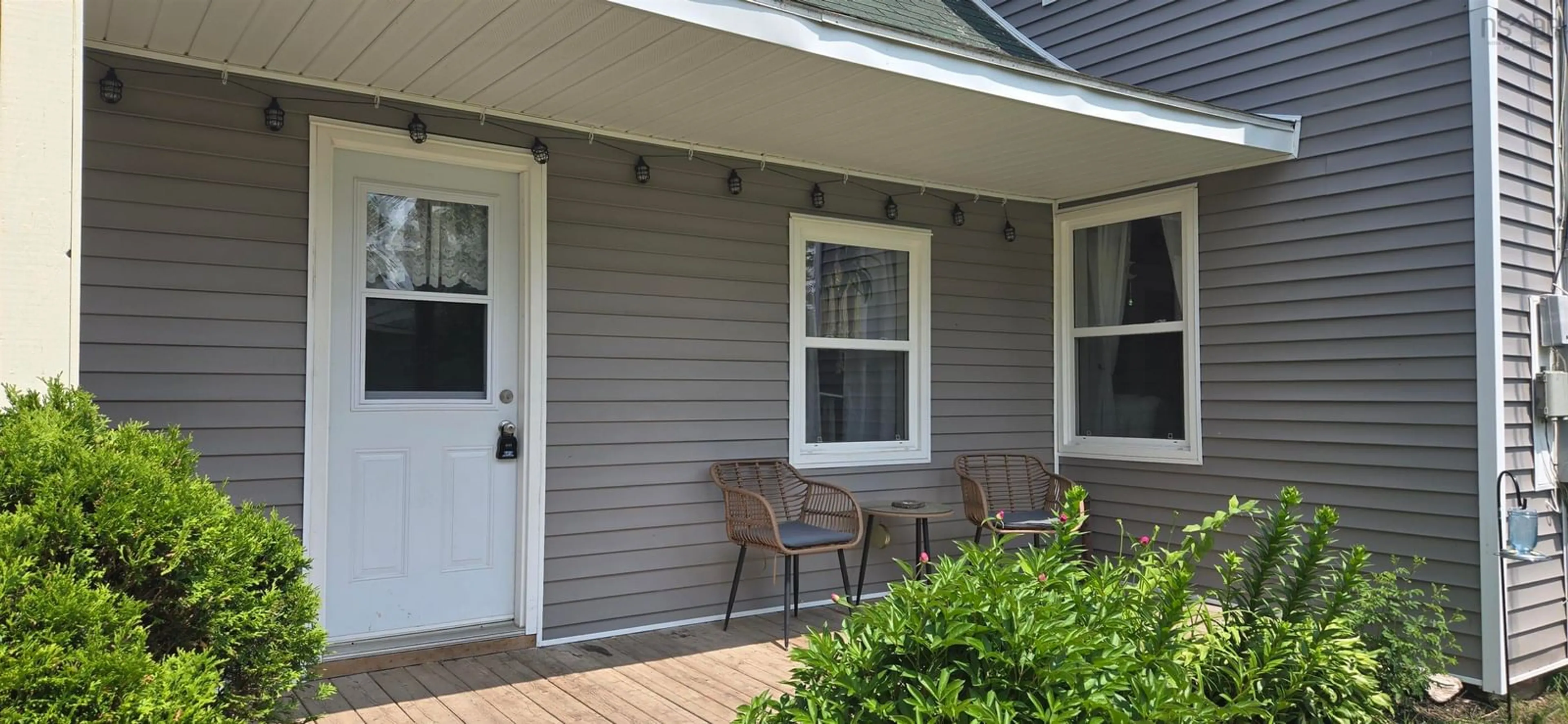Home with vinyl exterior material, street for 1115 Park St, Aylesford Nova Scotia B0P 1C0