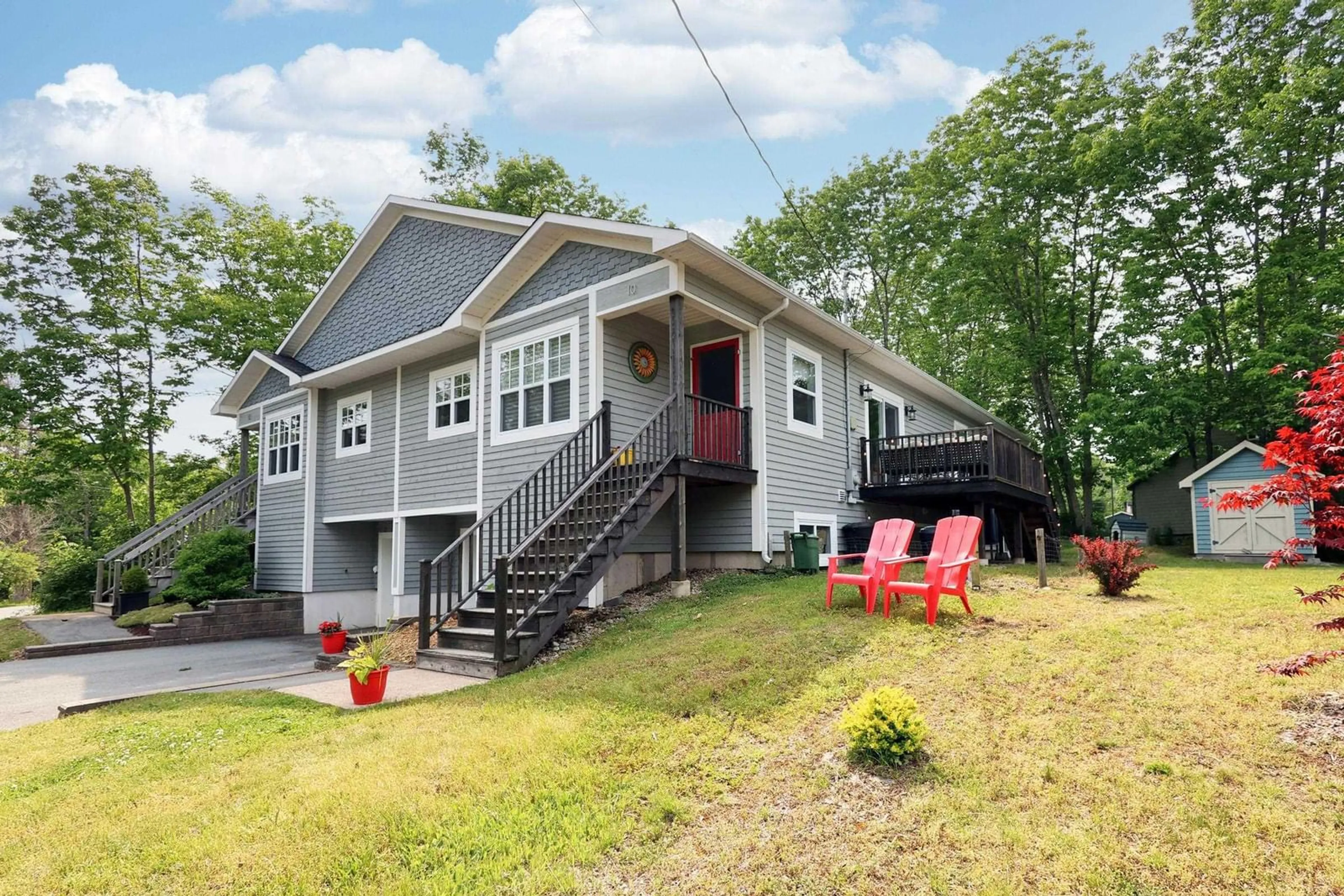 Home with vinyl exterior material, street for 10 Spur St, Mahone Bay Nova Scotia B0J 2E0