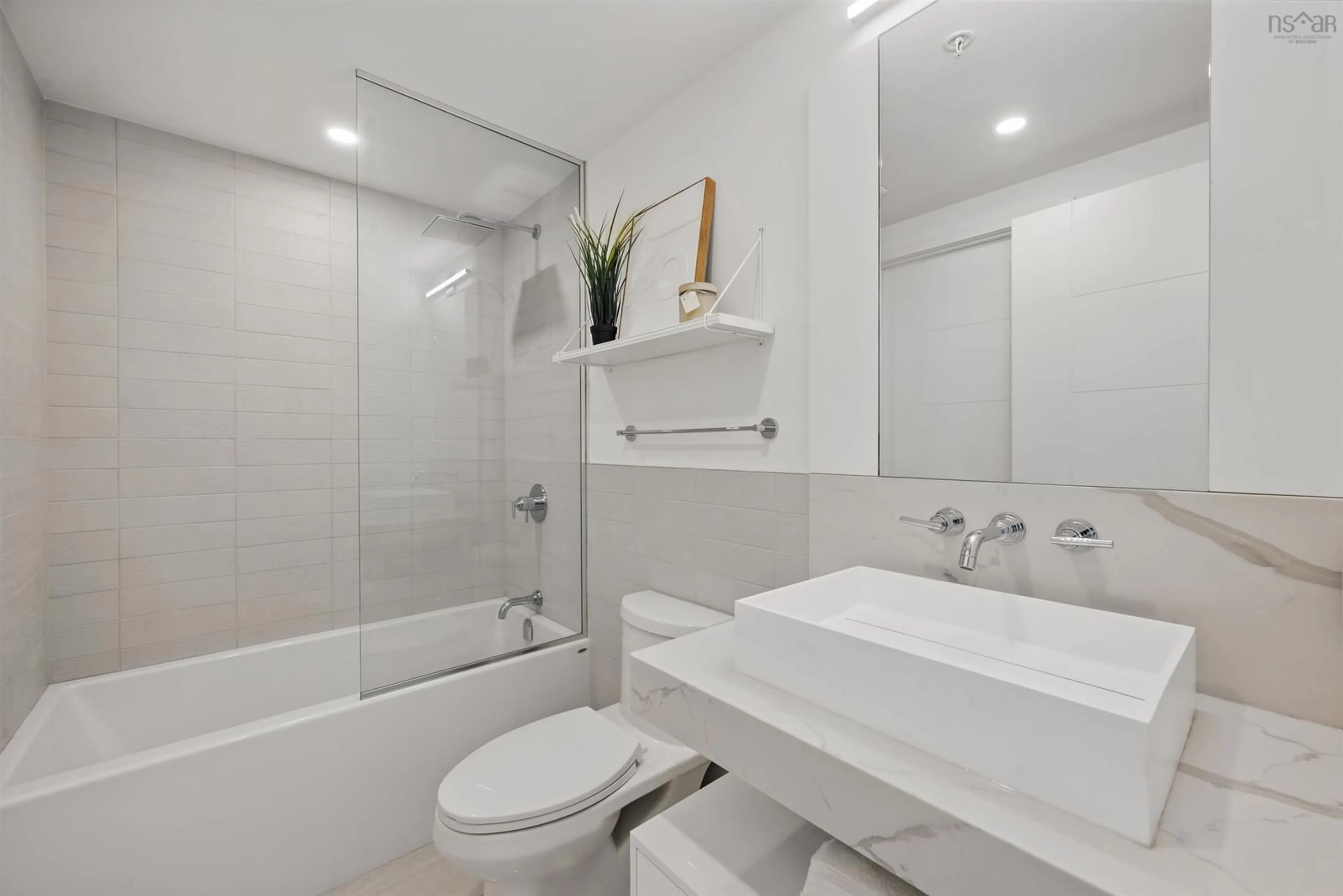 Standard bathroom, ceramic/tile floor for 1650 Granville St #910, Halifax Nova Scotia B3J 0E1
