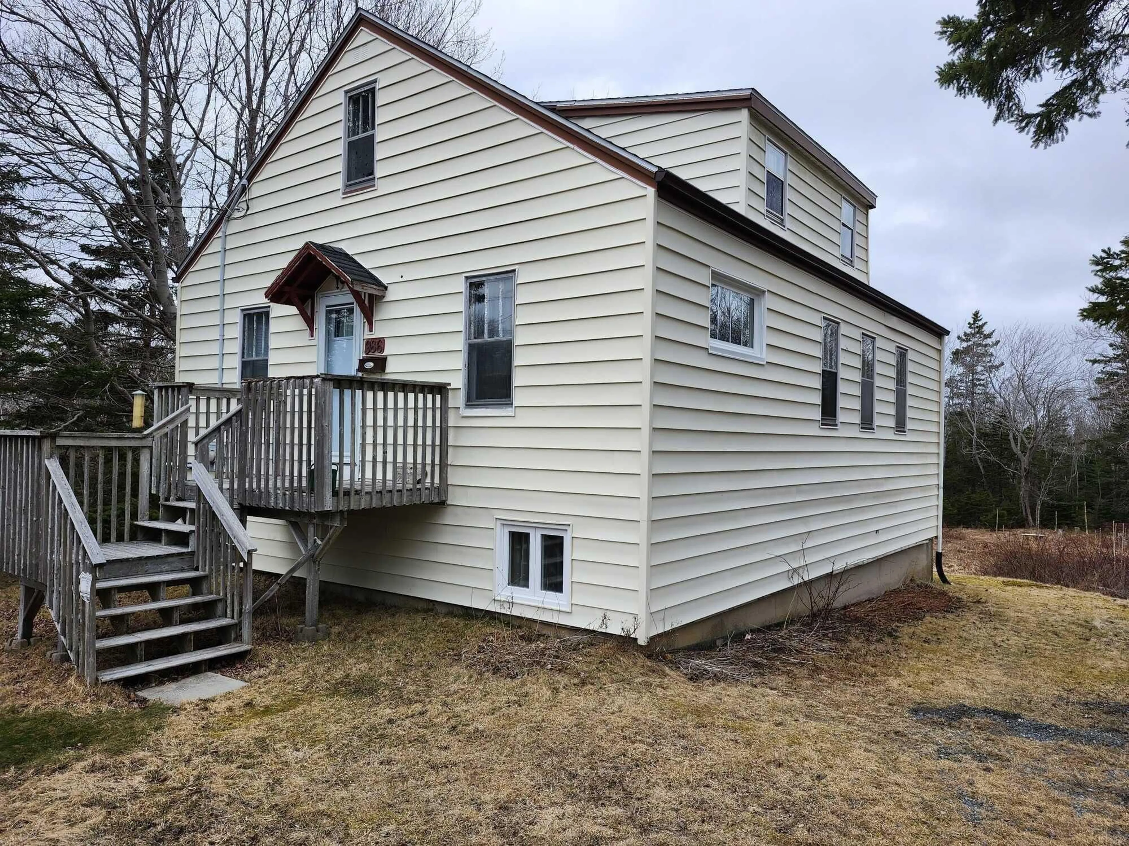 Home with vinyl exterior material, building for 986 Herring Cove Rd, Halifax Nova Scotia B3R 1Z6