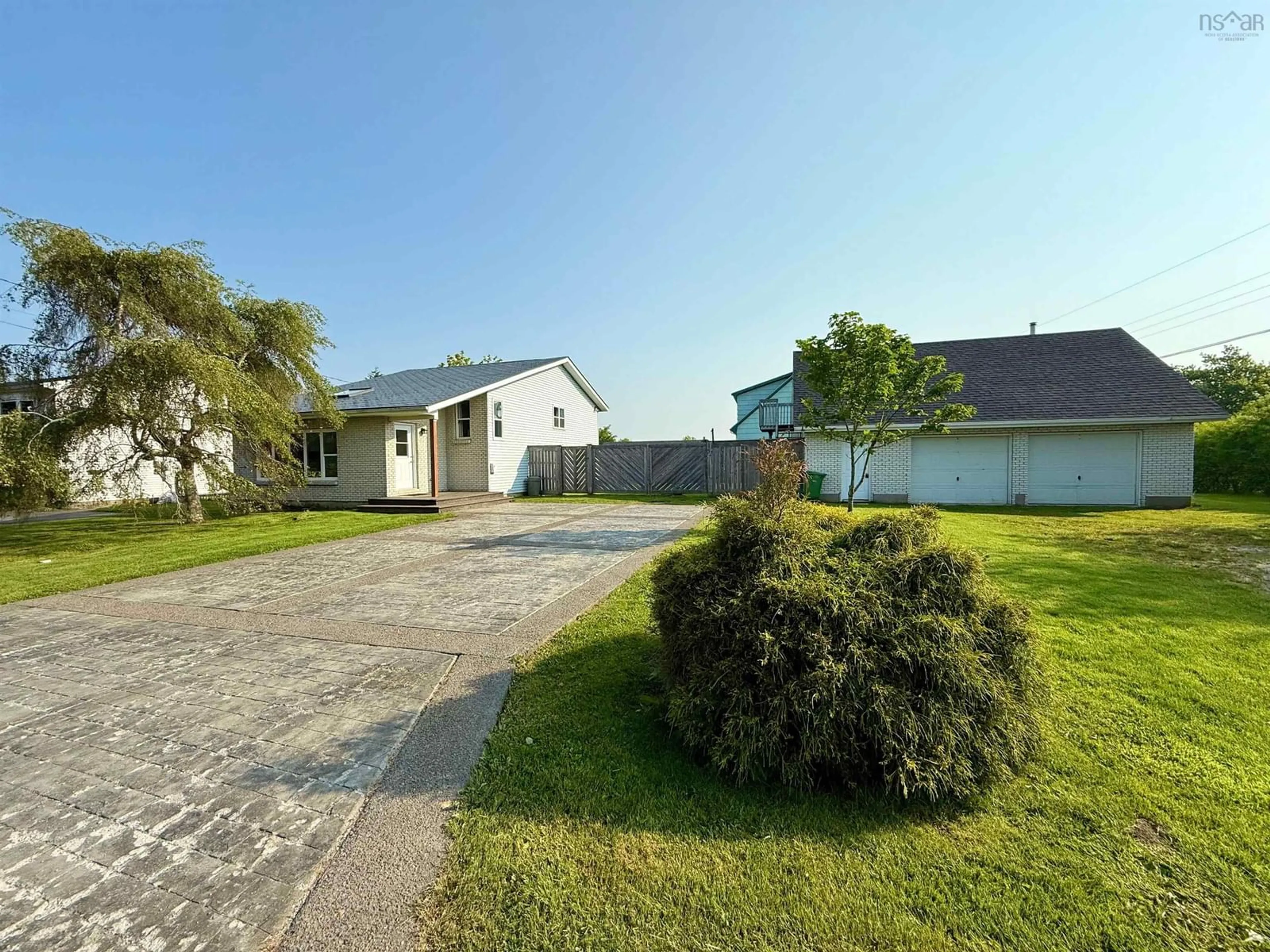 A pic from outside/outdoor area/front of a property/back of a property/a pic from drone, street for 38 Beacon St, Yarmouth Nova Scotia B5A 2W4
