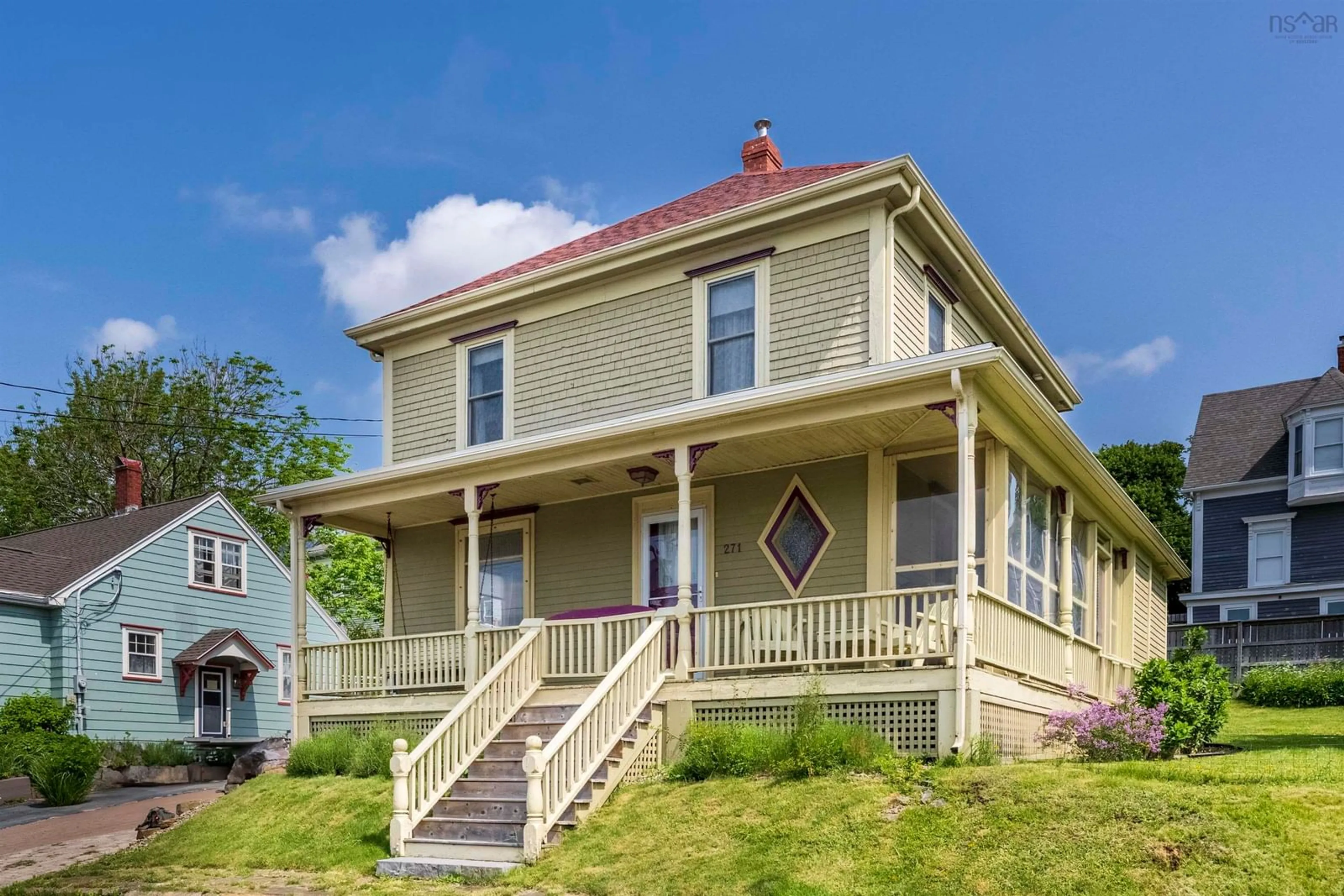 Home with vinyl exterior material, street for 271 Montague St, Lunenburg Nova Scotia B0J 2C0