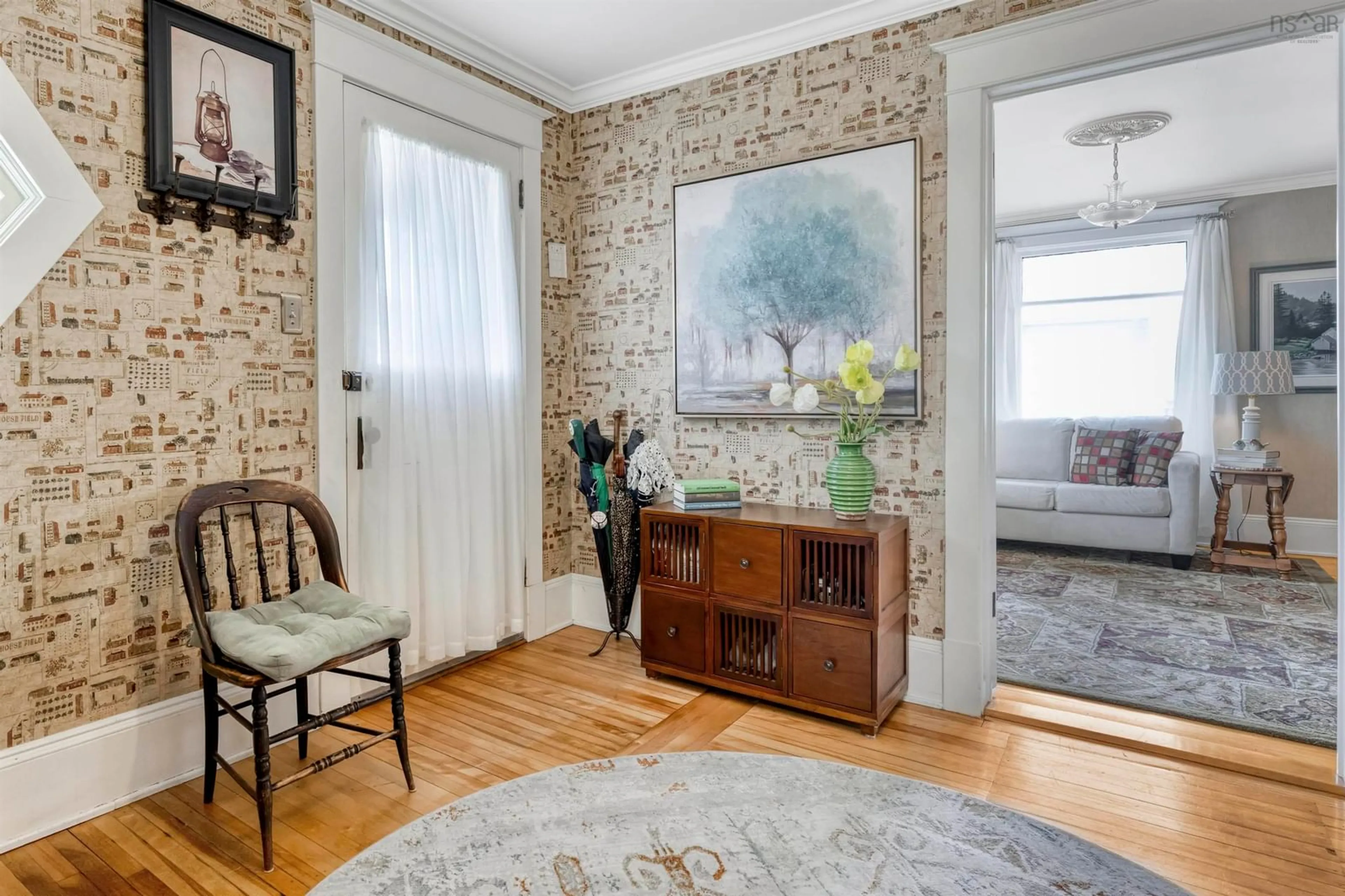 Indoor entryway for 271 Montague St, Lunenburg Nova Scotia B0J 2C0