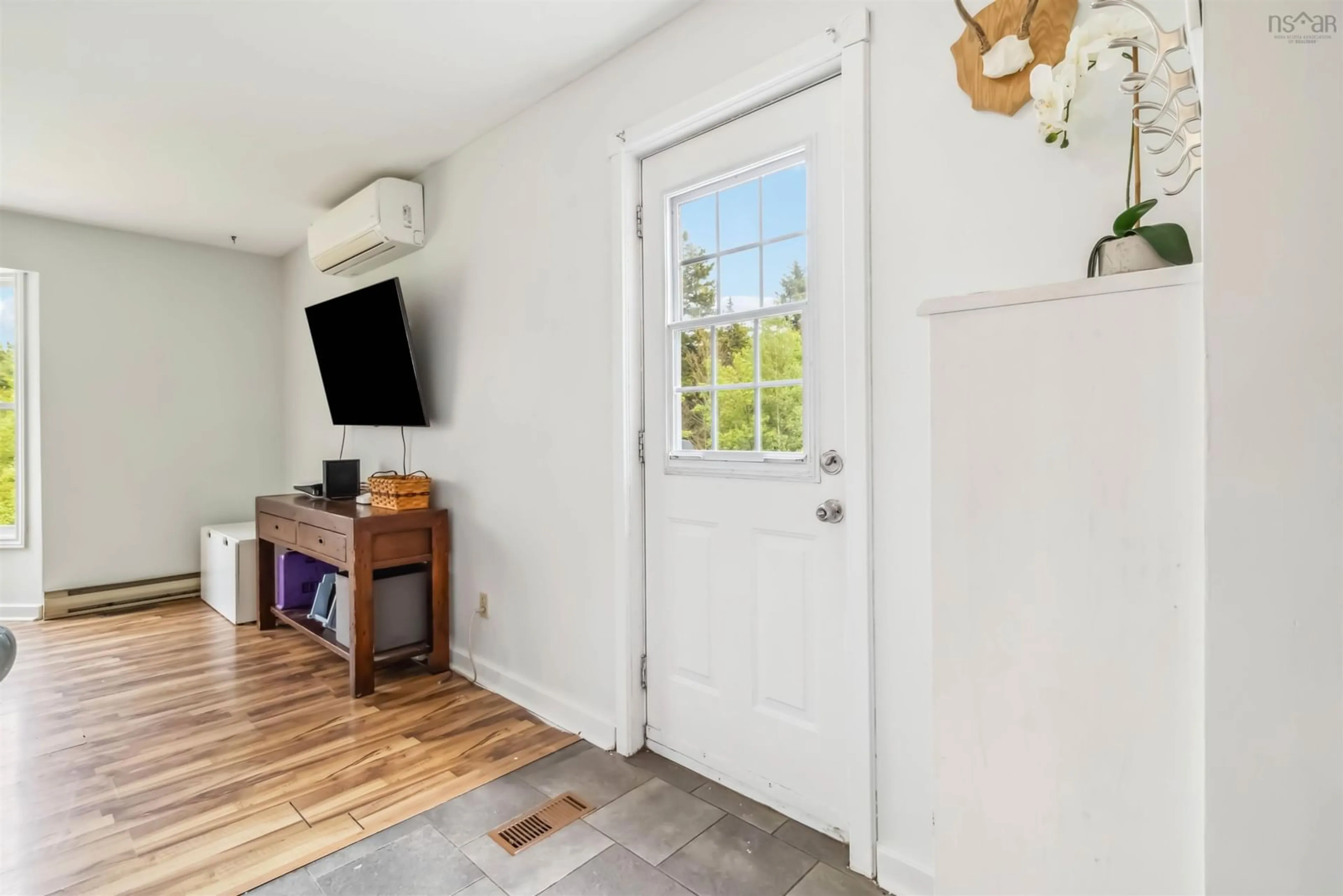 Indoor entryway for 16670 103 Hwy, Hebbs Cross Nova Scotia B4V 0Z2