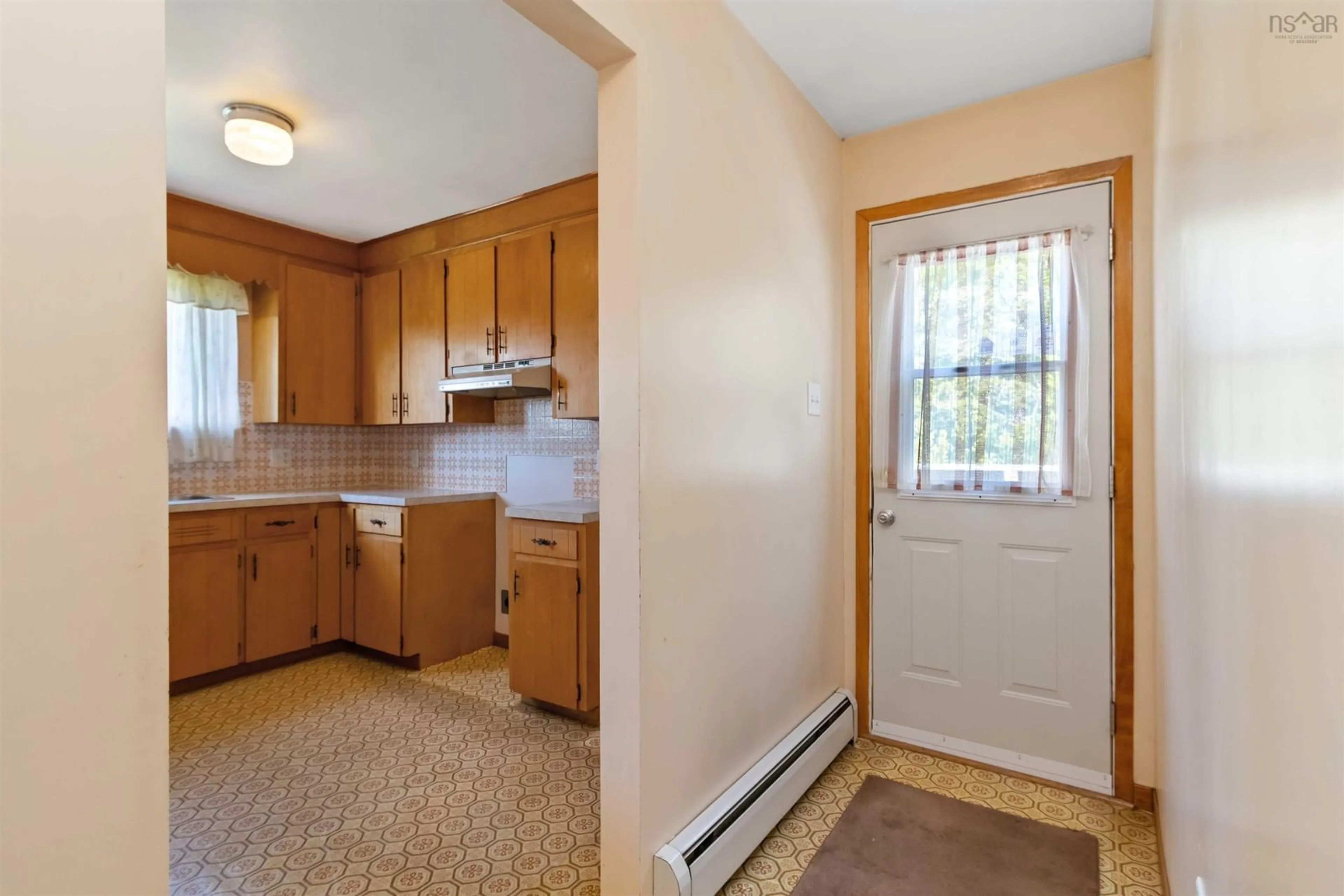 Standard kitchen, ceramic/tile floor for 11395 Peggys Cove Rd, Seabright Nova Scotia B3Z 2Z3