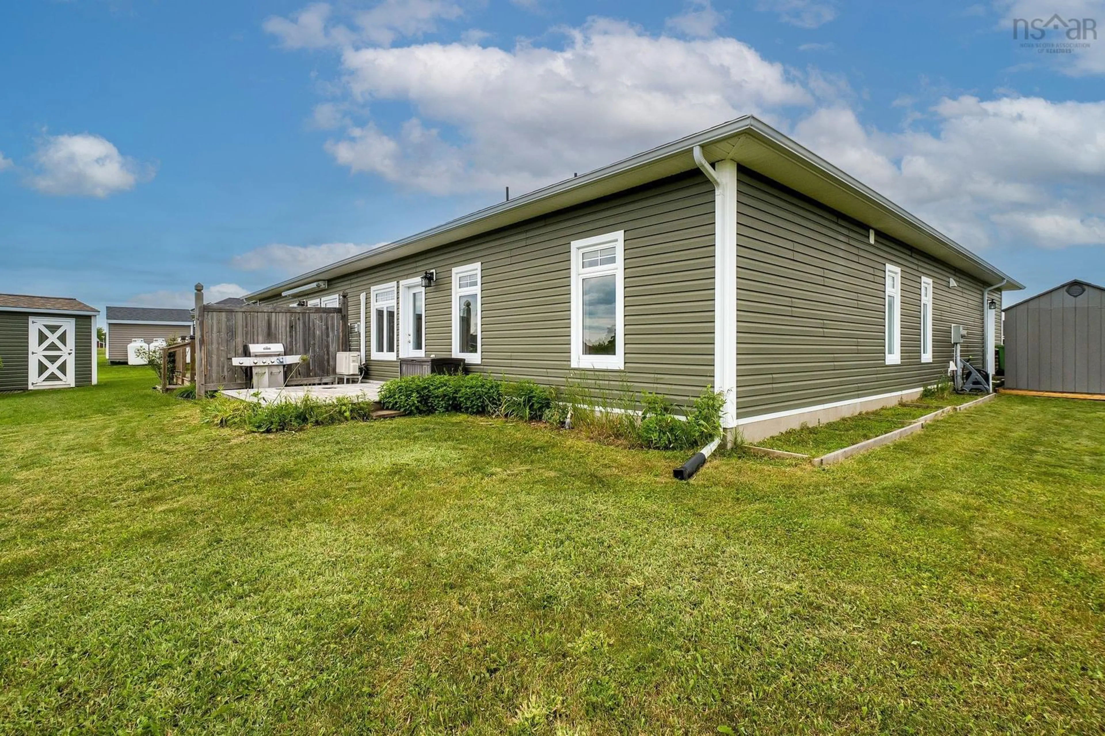 Home with vinyl exterior material, unknown for 32 Mackinnon Crt, Kentville Nova Scotia B4N 5R2