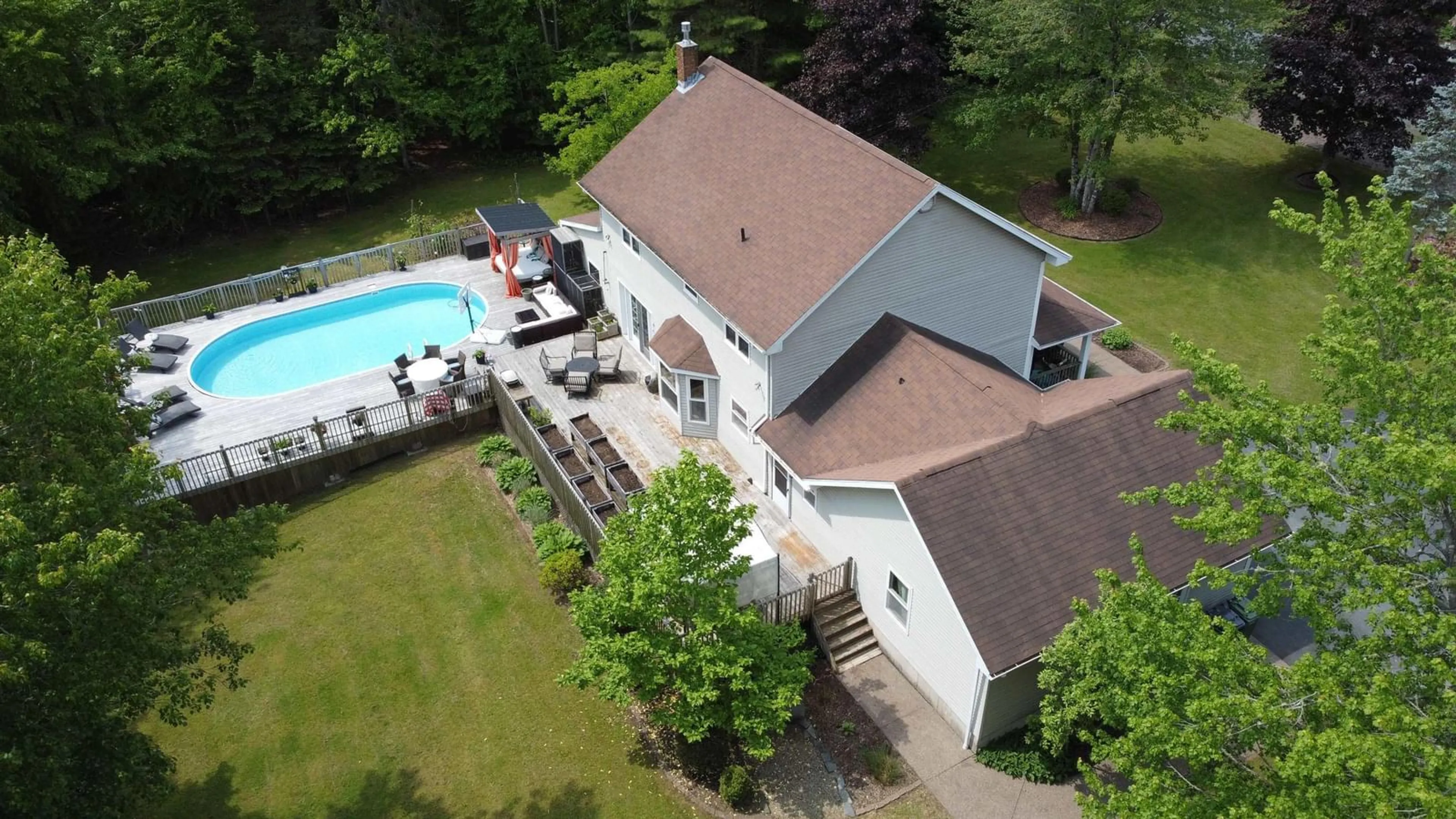 A pic from outside/outdoor area/front of a property/back of a property/a pic from drone, unknown for 215 Philip Dr, Fall River Nova Scotia B2T 1H7