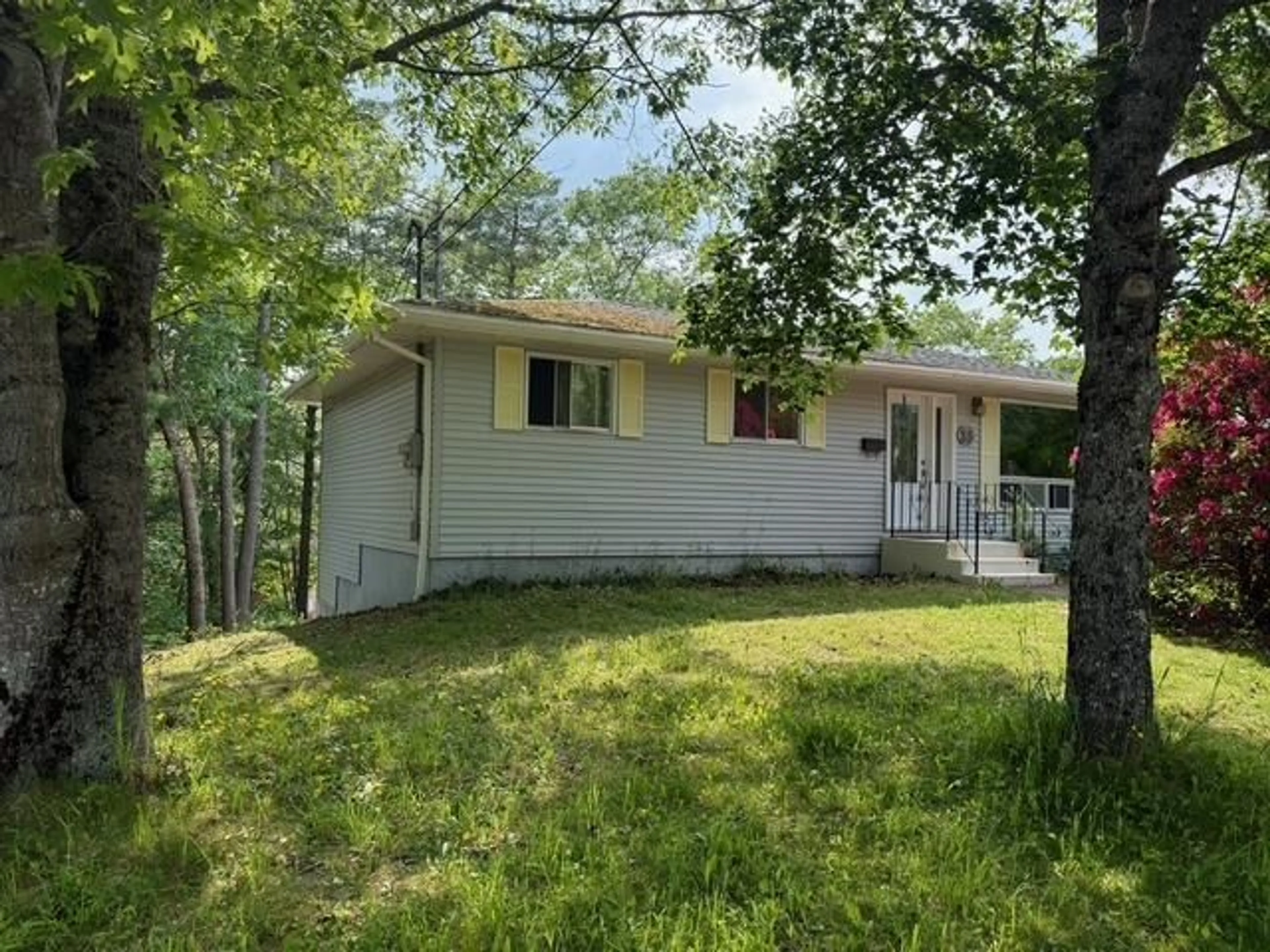 Unknown for 35 Hopkins Dr, Bridgewater Nova Scotia B4V 3P1