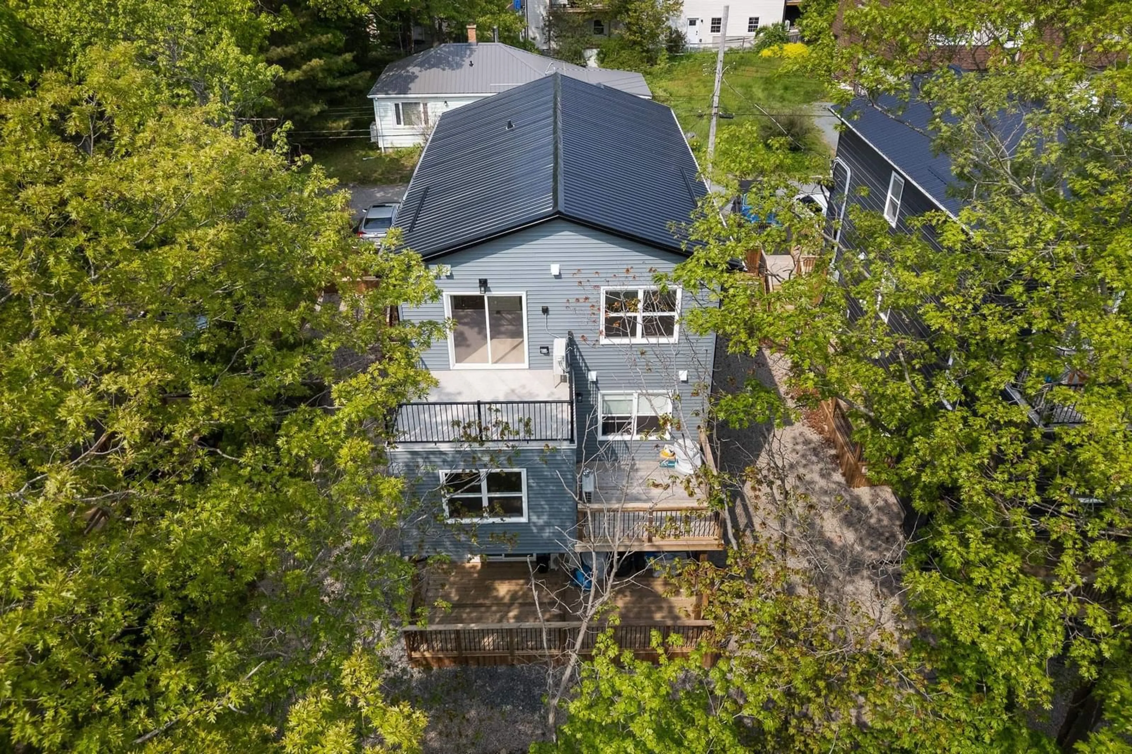 A pic from outside/outdoor area/front of a property/back of a property/a pic from drone, unknown for 13 Hilchie Rd, Dartmouth Nova Scotia B3A 1T5