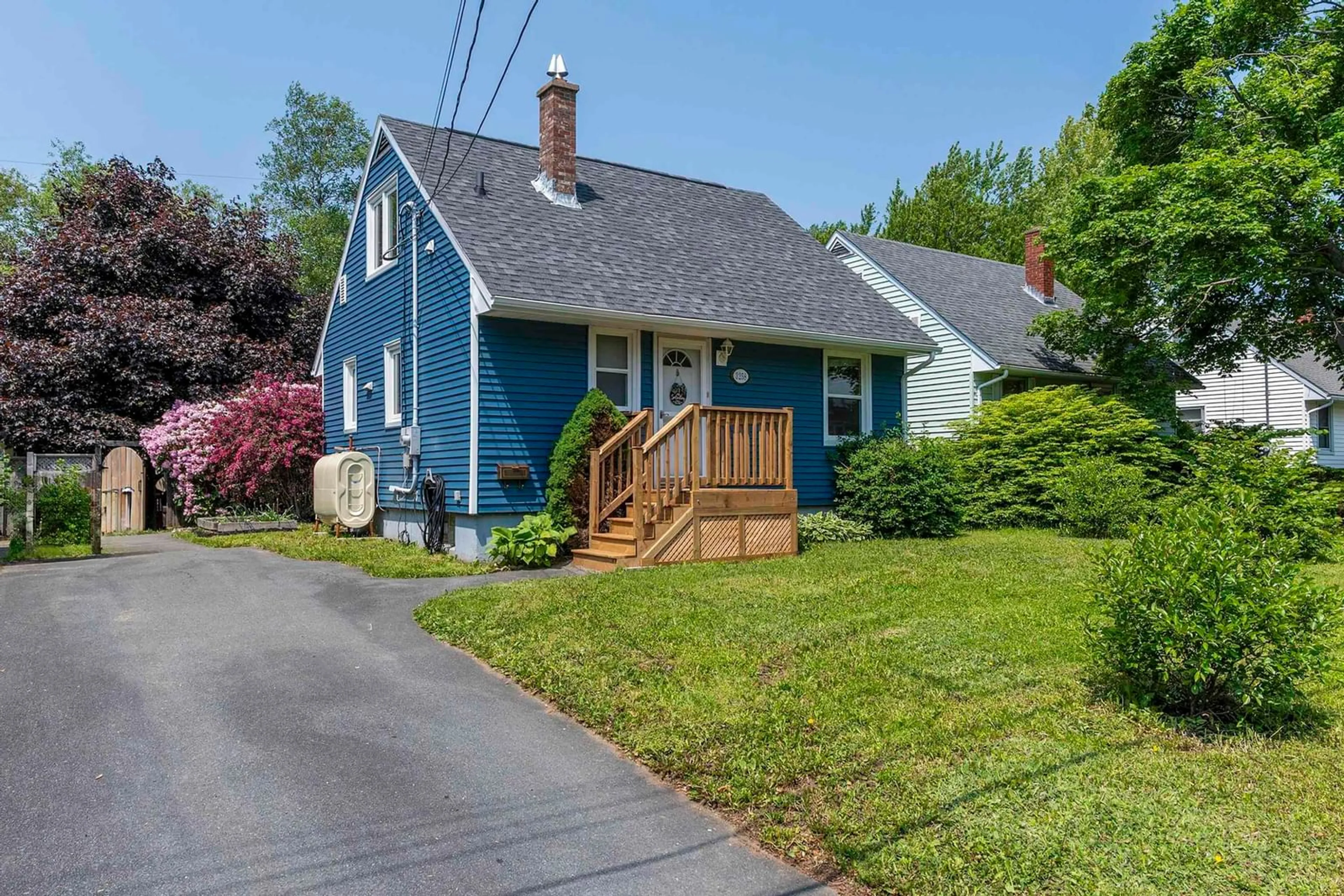 Home with vinyl exterior material, street for 3258 Heinish Ave, Halifax Nova Scotia B3L 3Y6