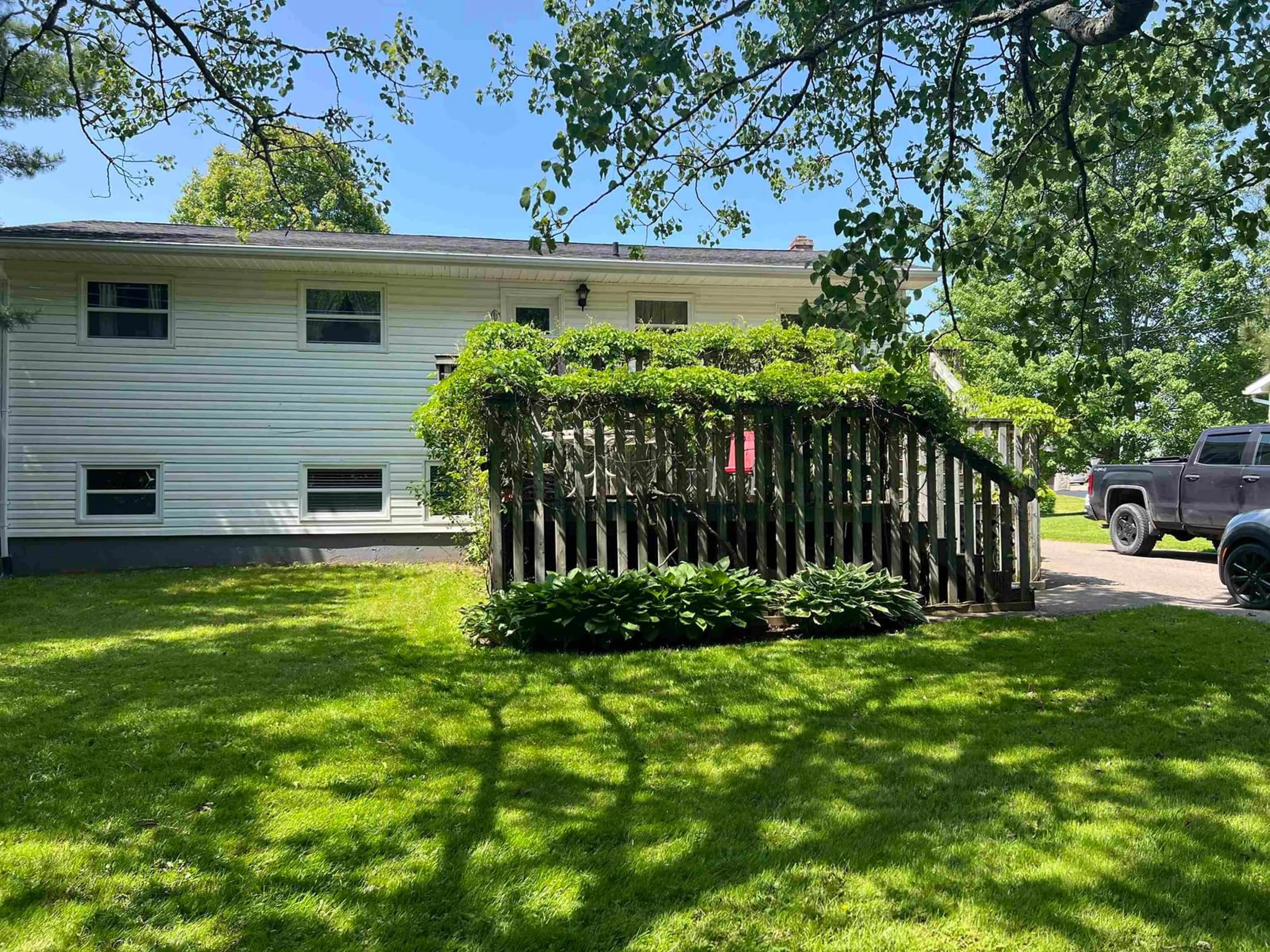 A pic from outside/outdoor area/front of a property/back of a property/a pic from drone, unknown for 98 Oakwood Dr, Truro Heights Nova Scotia B6L 1N4