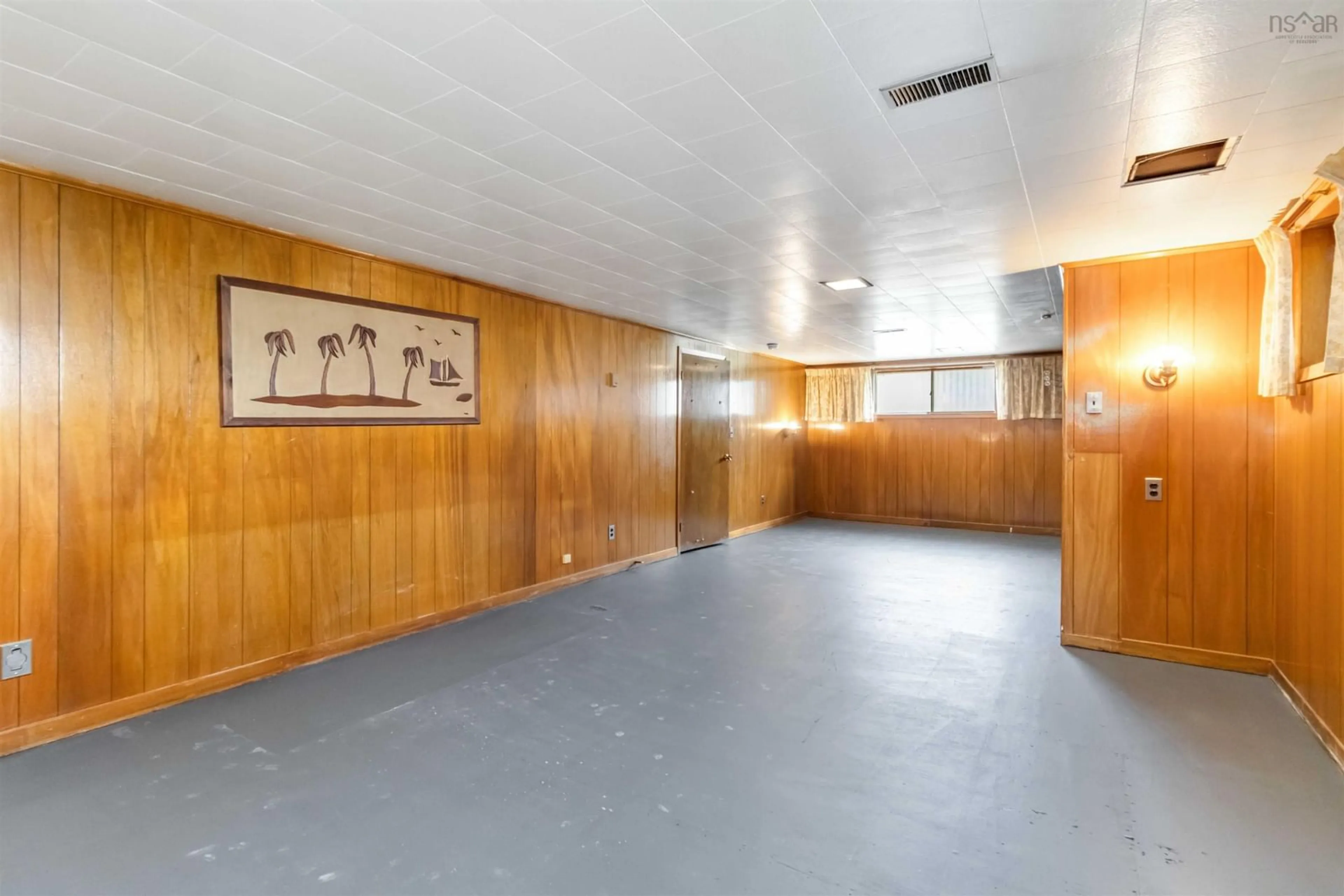 Indoor foyer for 116 Symonds St, Dartmouth Nova Scotia B3A 3M4