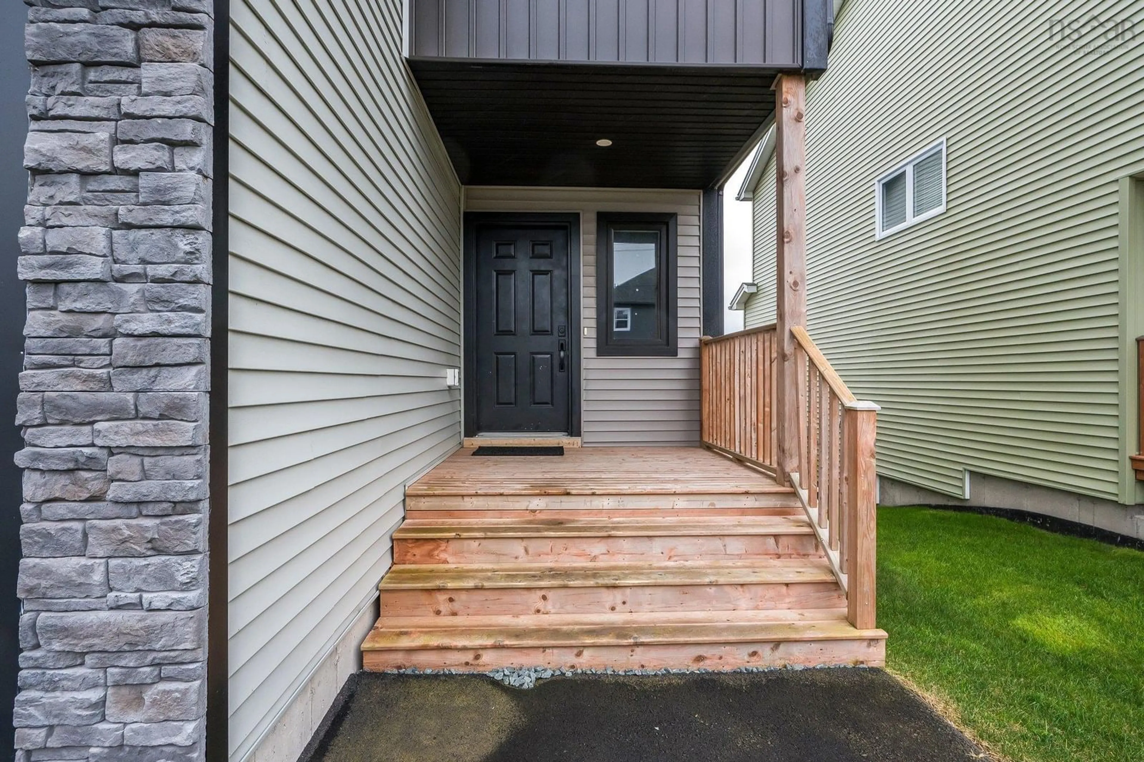 Indoor entryway for 185 Lier Ridge, Halifax Nova Scotia B3P 0E1