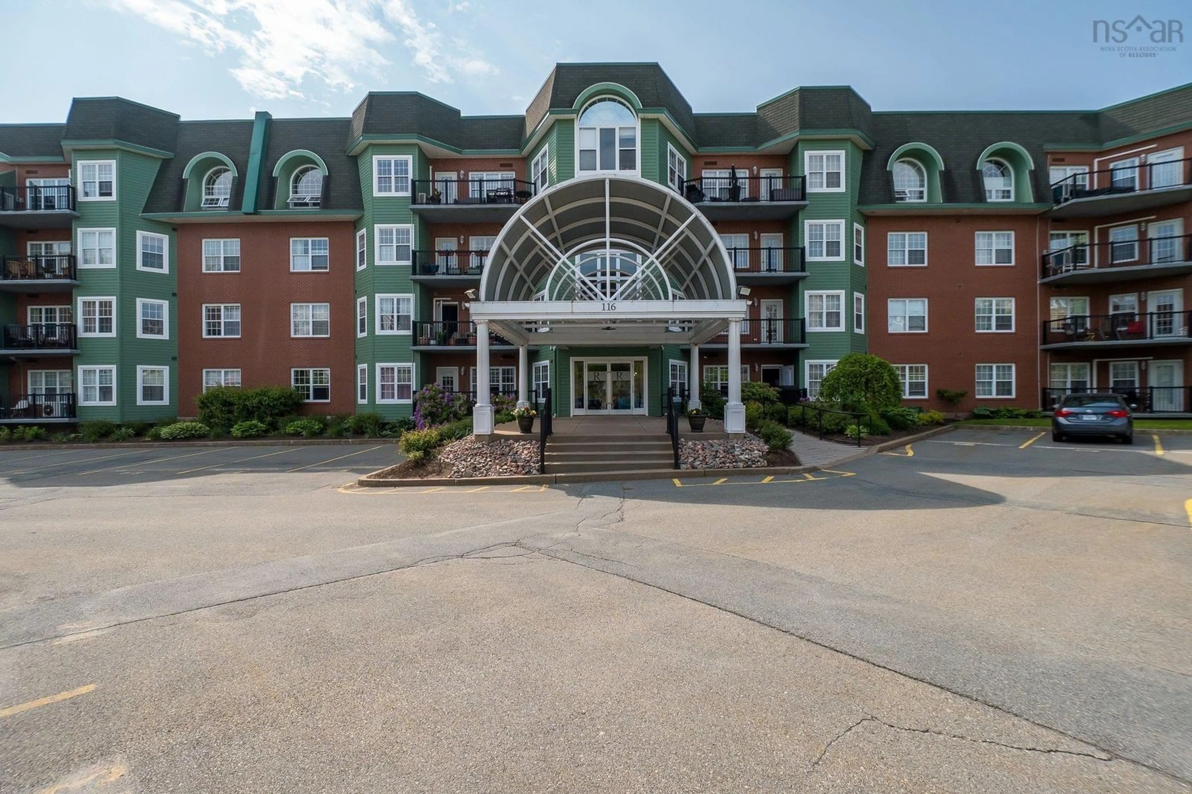 Indoor foyer for 116 Larry Uteck Blvd, Halifax Nova Scotia B3M 4Y1