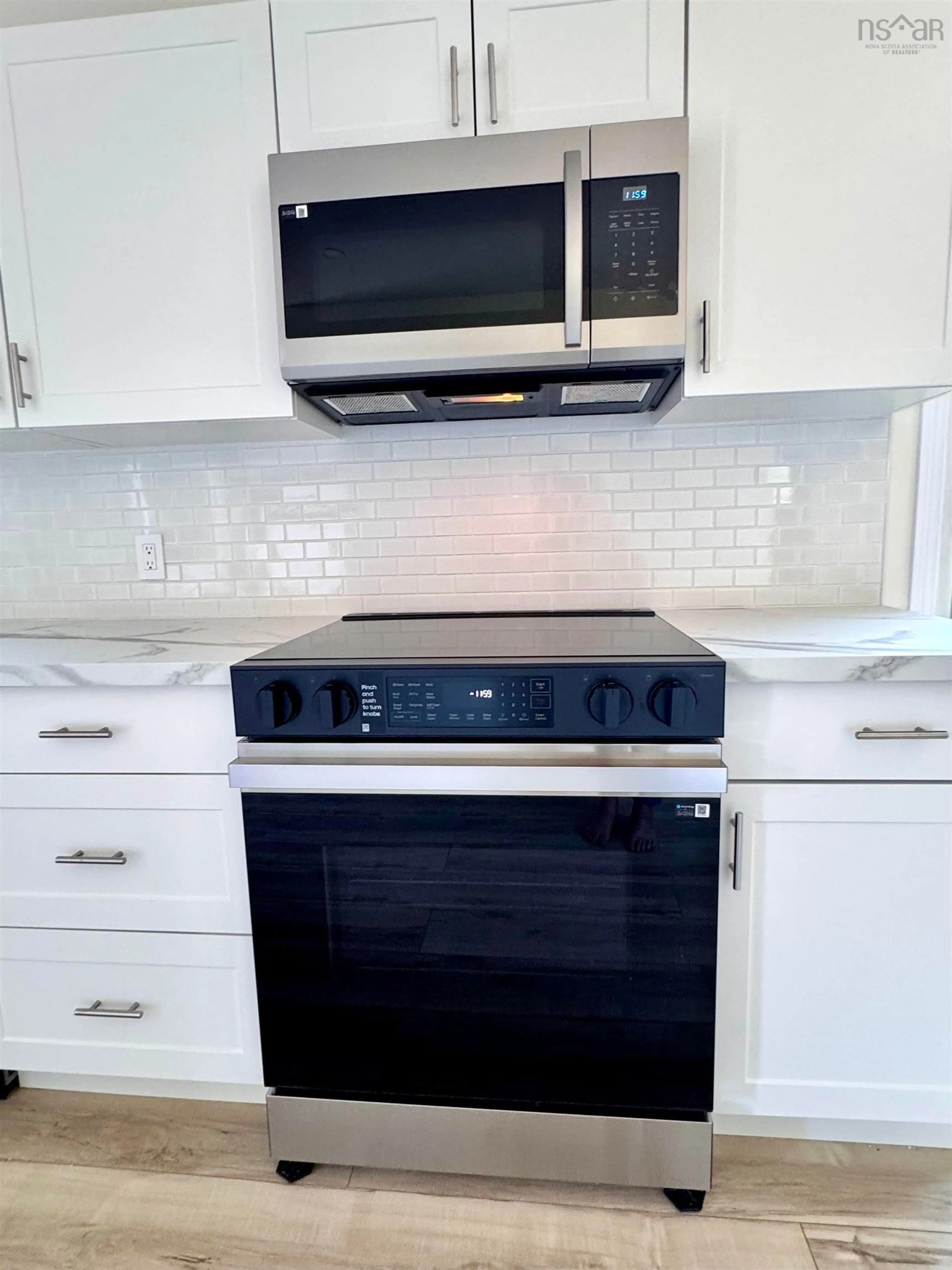 Standard kitchen, ceramic/tile floor for 10 Donovan Cres, Dominion Nova Scotia B1G 1C6
