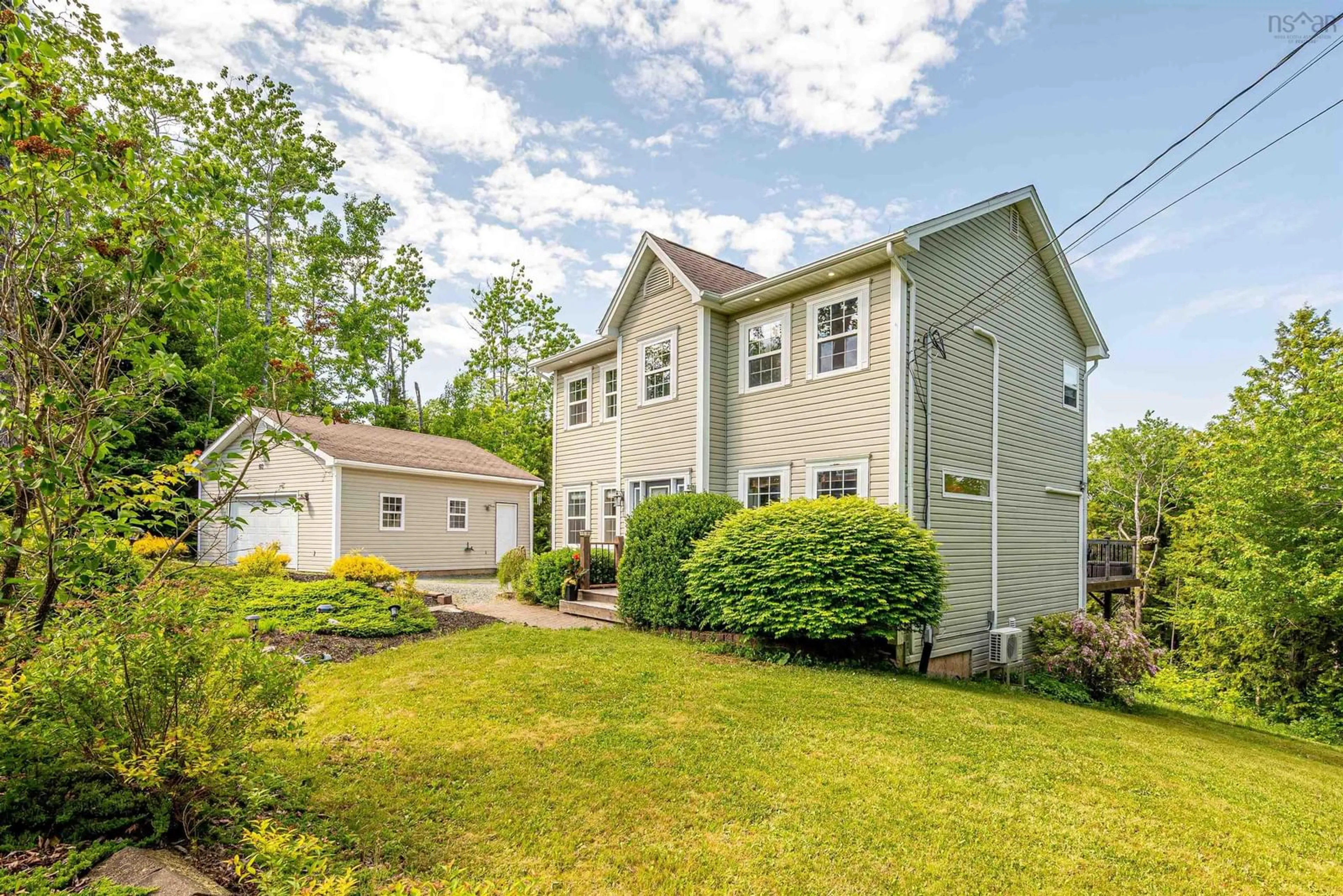 Home with vinyl exterior material, unknown for 60 Pepperbush Crt, Middle Sackville Nova Scotia B4E 3J9