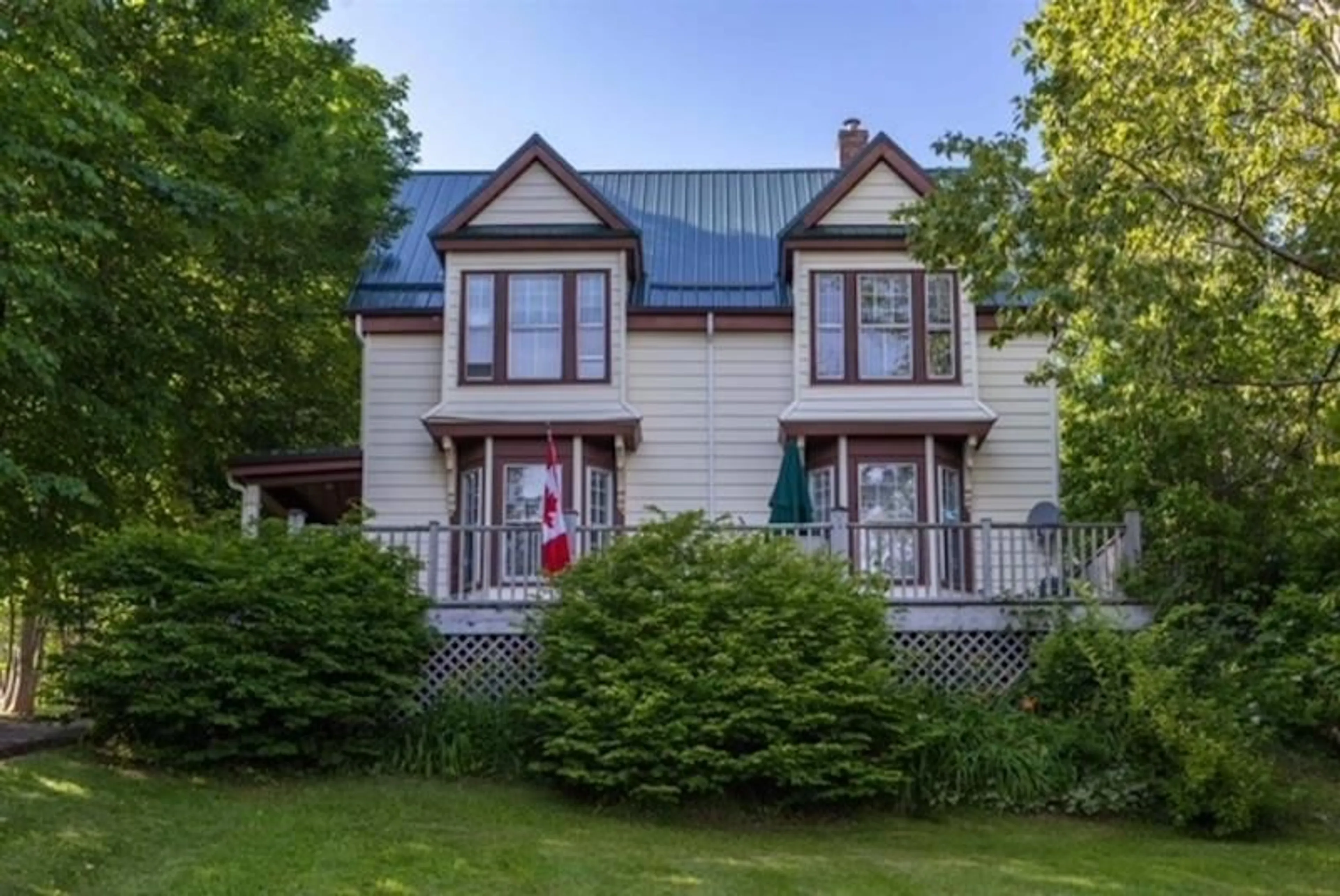 A pic from outside/outdoor area/front of a property/back of a property/a pic from drone, unknown for 523 Chebucto St, Baddeck Nova Scotia B0E 1B0