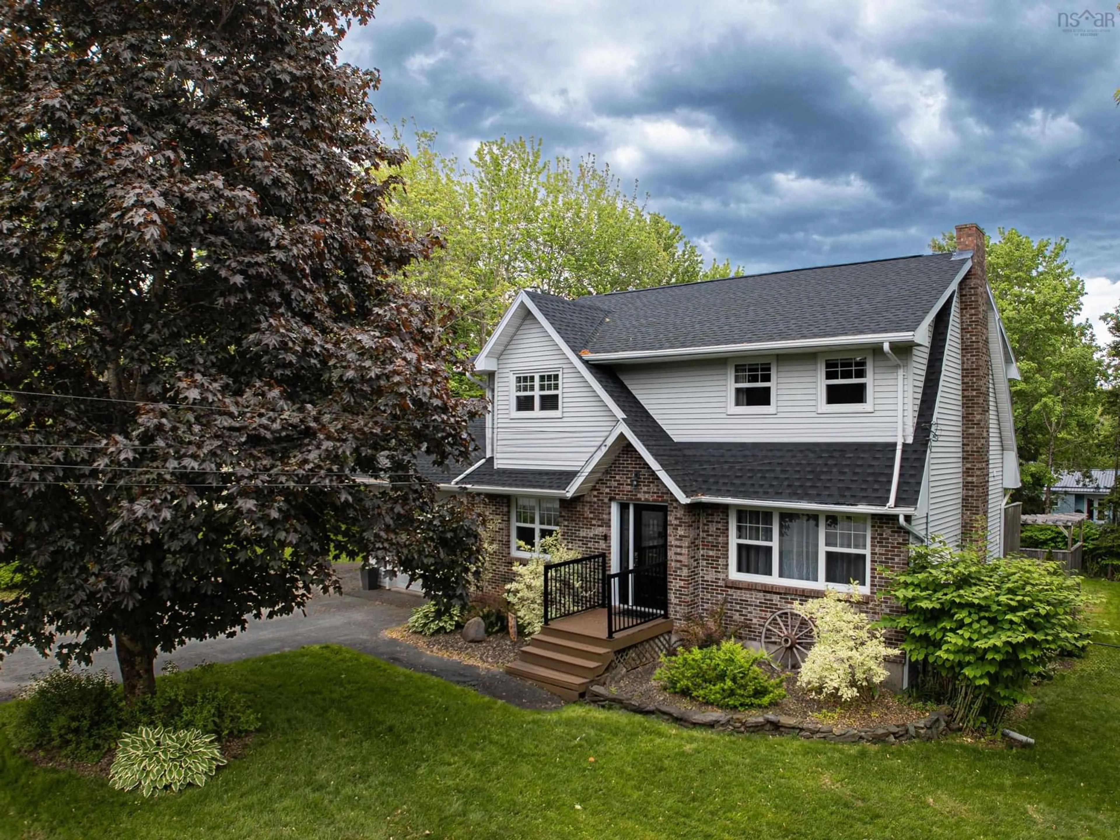 Home with vinyl exterior material, street for 31 Poplar Dr, Lantz Nova Scotia B2S 1X1