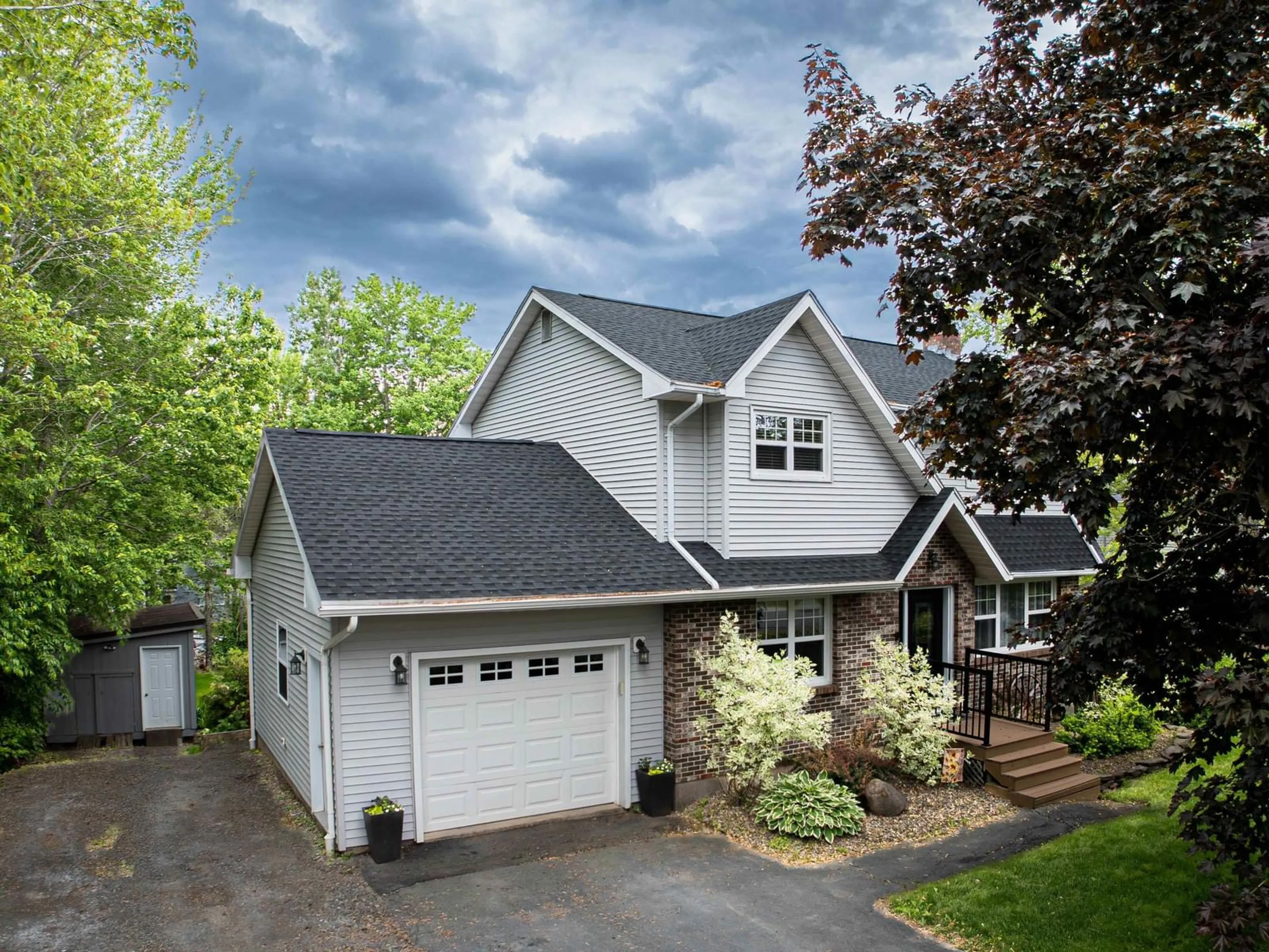 Home with vinyl exterior material, street for 31 Poplar Dr, Lantz Nova Scotia B2S 1X1