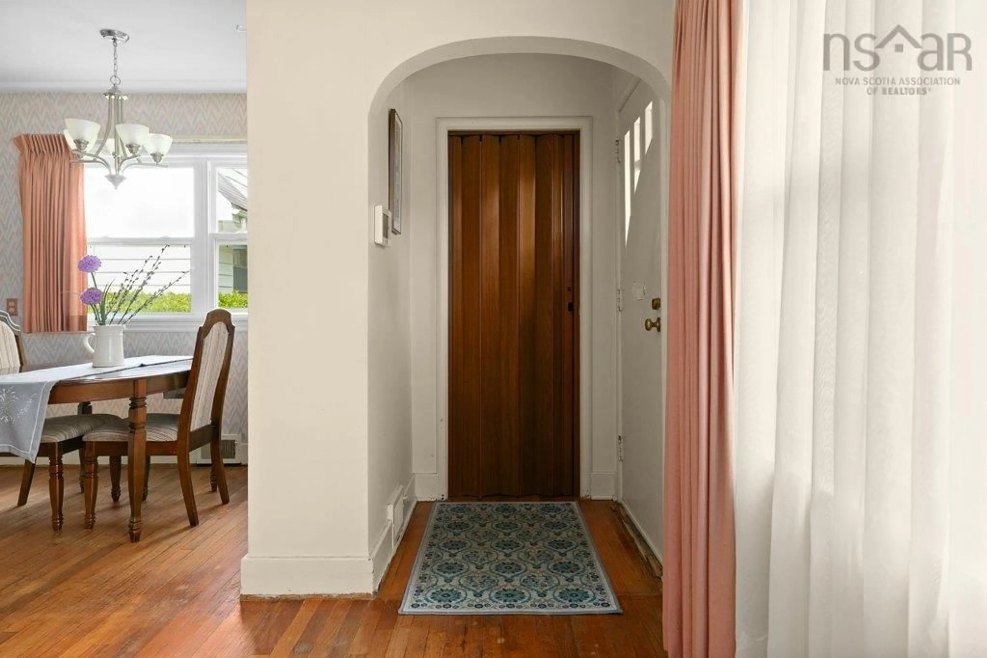 Indoor entryway for 21 Clearview Cres, Dartmouth Nova Scotia B3A 2M9