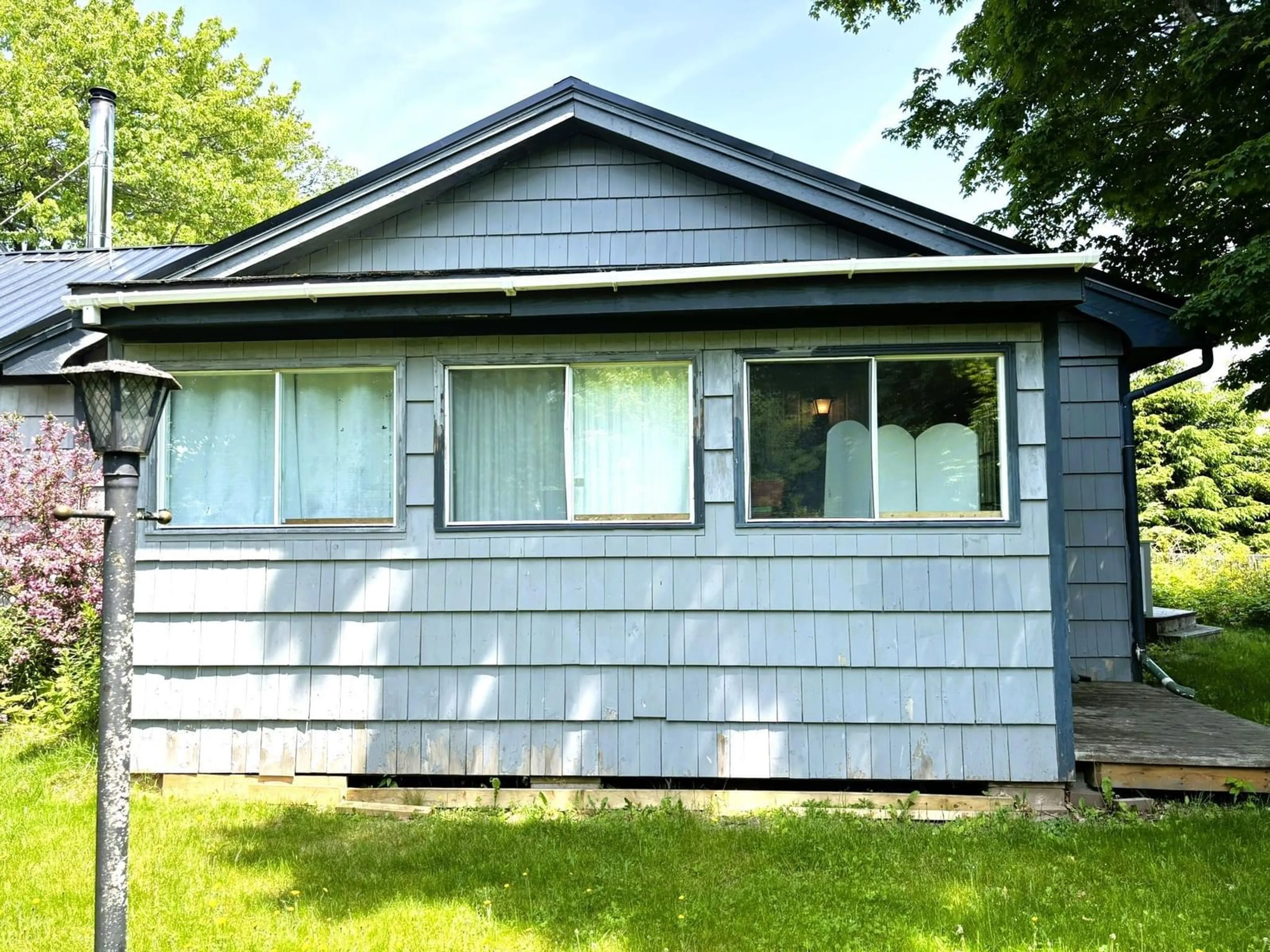 Home with vinyl exterior material, building for 44 Church St, Parrsboro Nova Scotia B0M 1S0