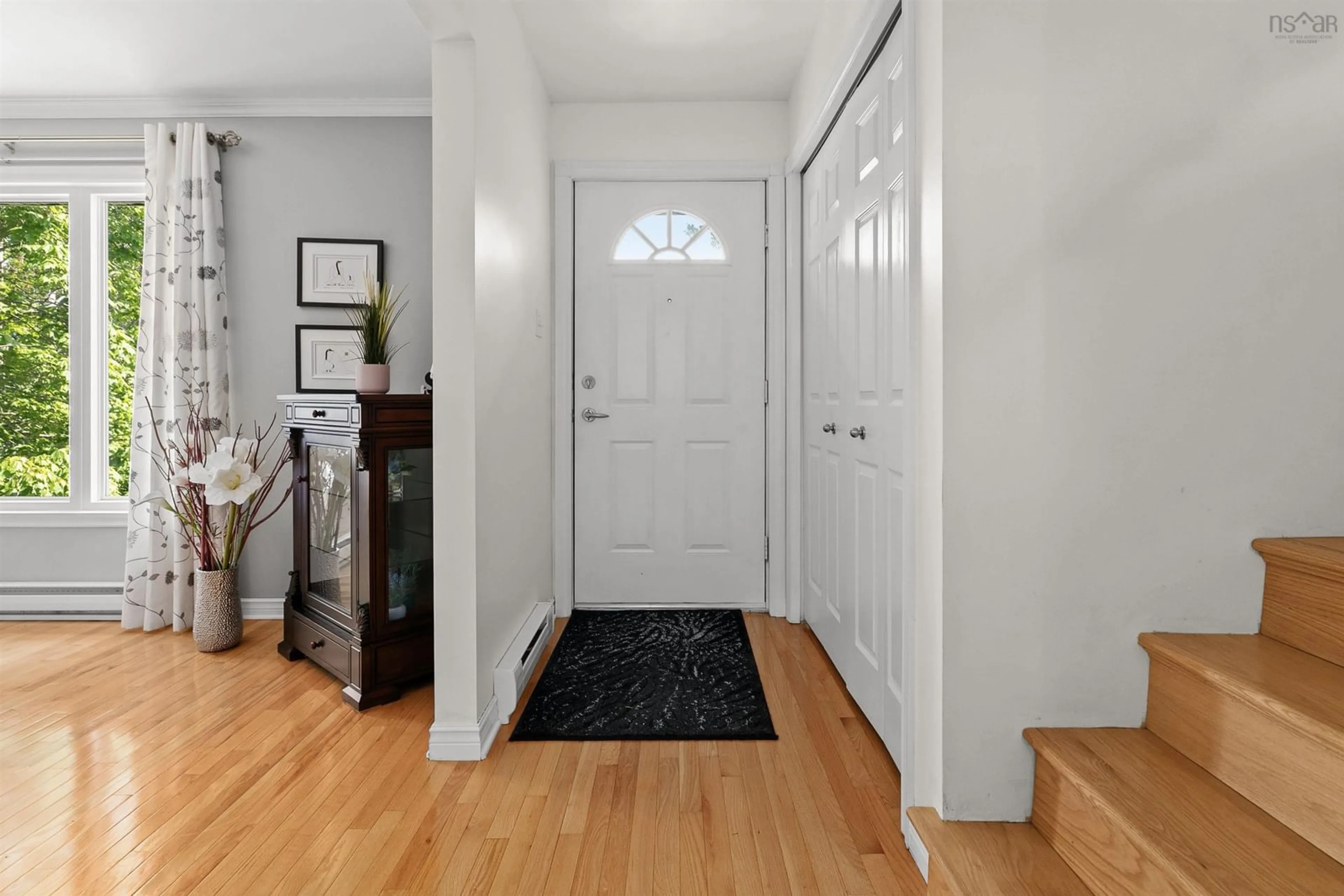 Indoor entryway for 10 Estelle Ave, Halifax Nova Scotia B4B 1J4