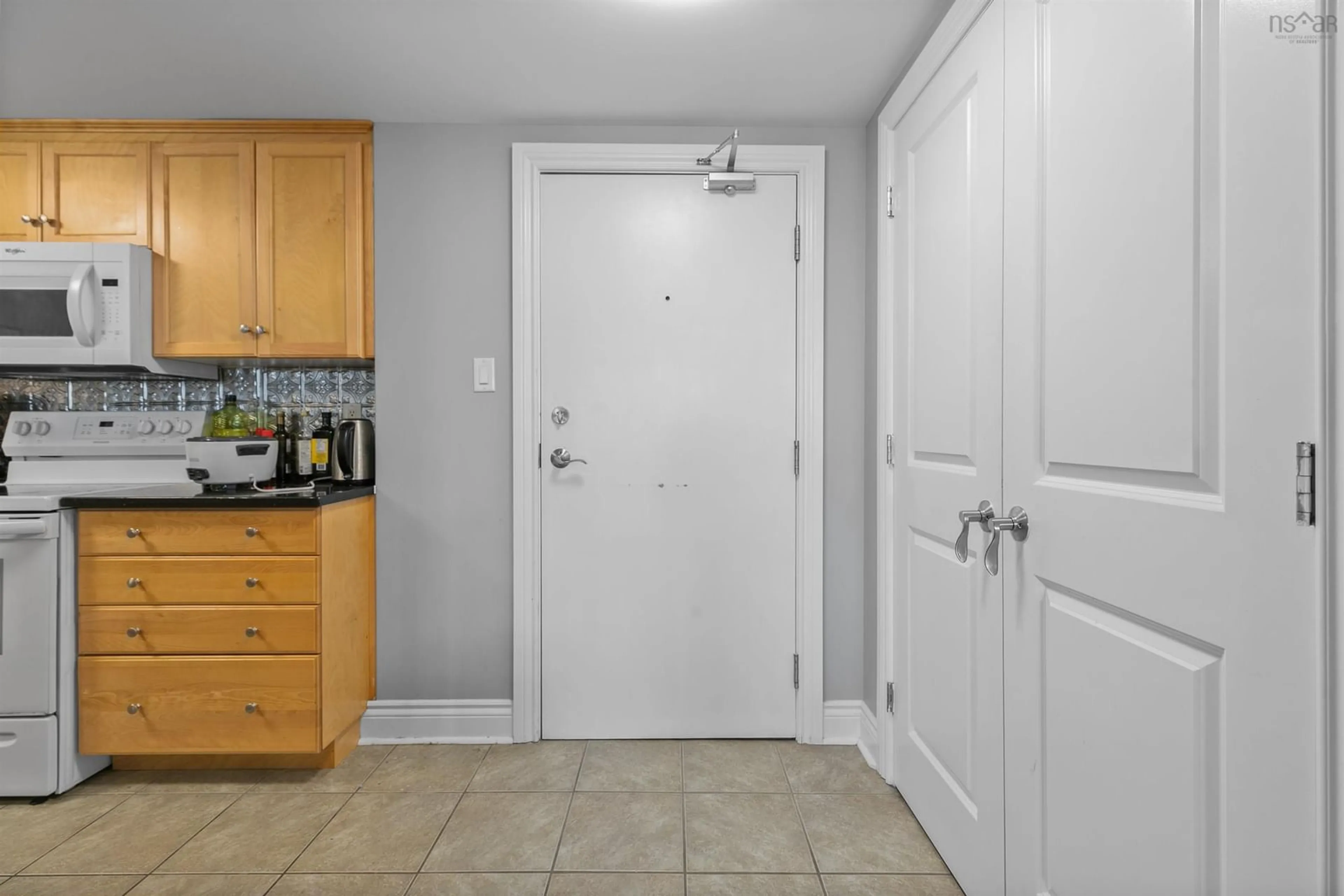Indoor entryway for 5234 Morris St #506, Halifax Nova Scotia B3J 0A3