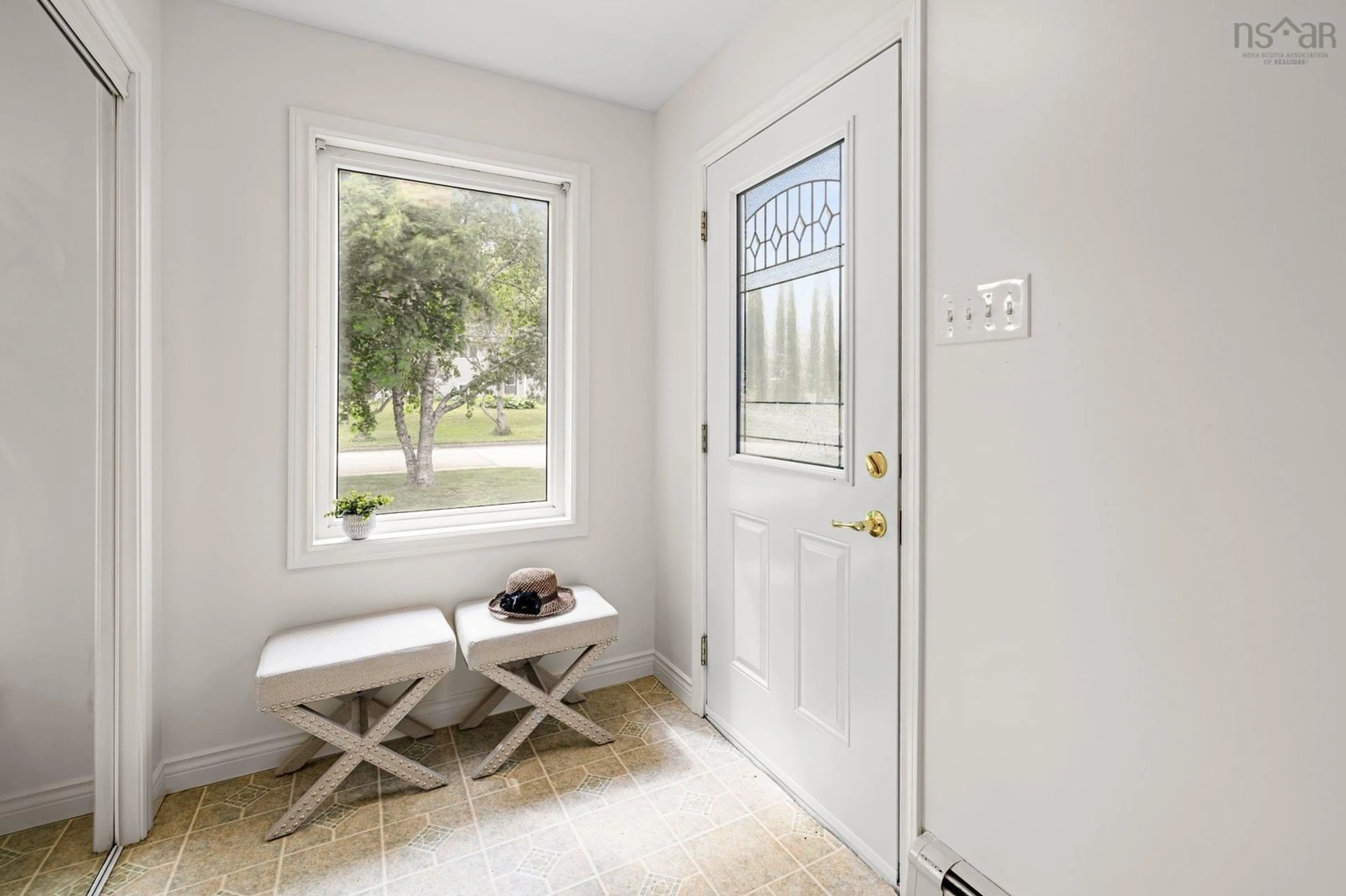 Indoor entryway for 50 Redwood Ave, Halifax Nova Scotia B3P 1Y6