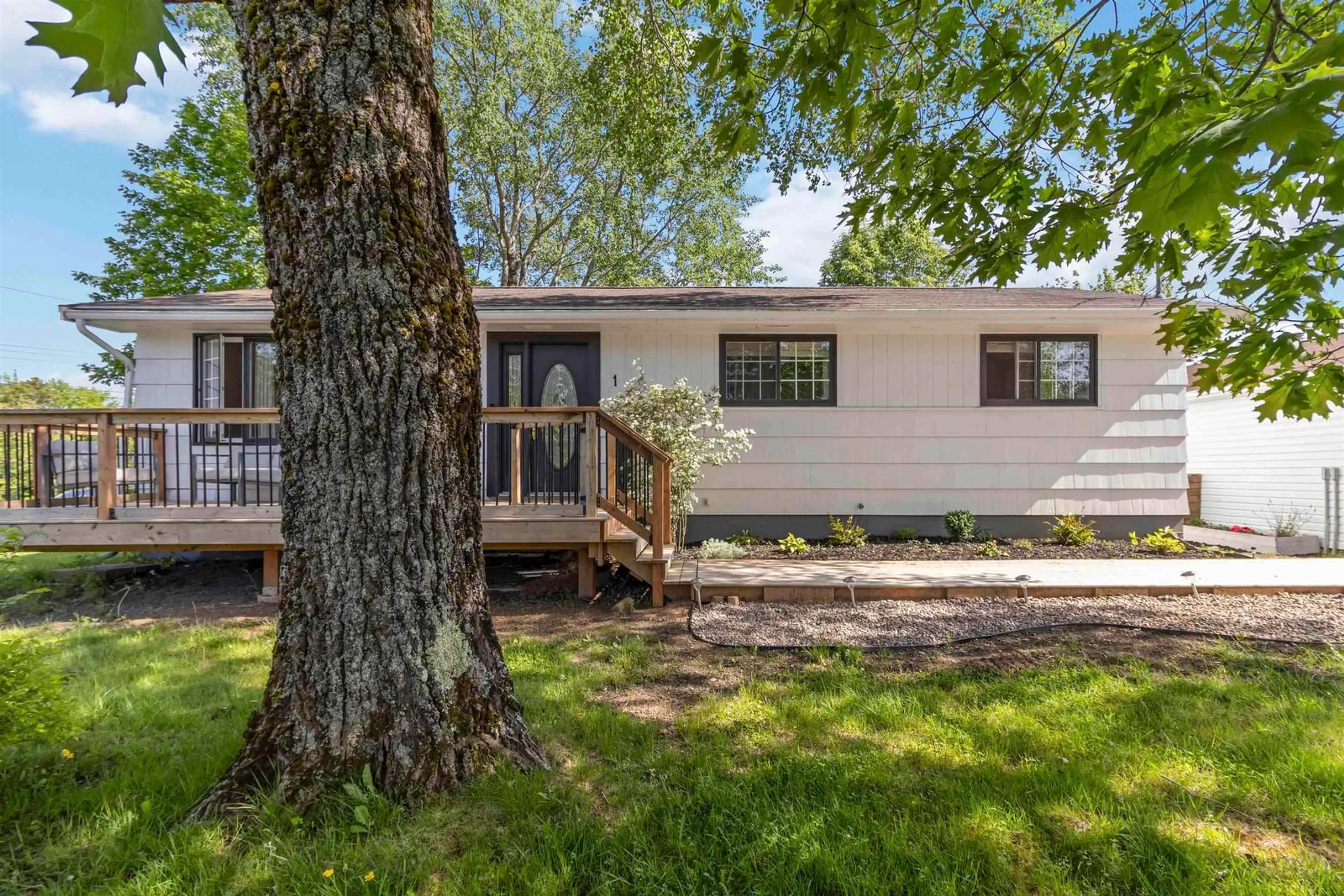 Home with vinyl exterior material, unknown for 1 Estelle Dr, Cole Harbour Nova Scotia B2Q 2N6