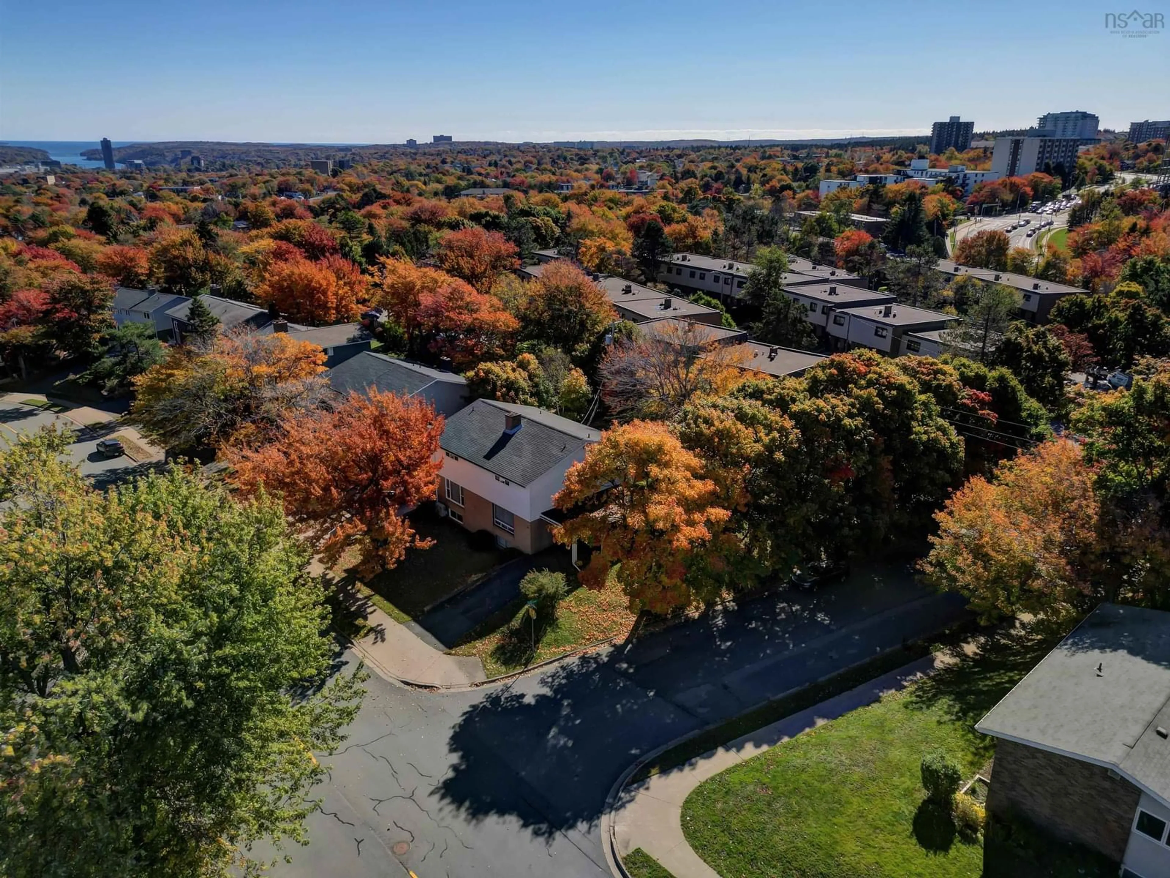 A pic from outside/outdoor area/front of a property/back of a property/a pic from drone, unknown for 90 Clayton Park Dr, Halifax Nova Scotia B3M 1L9