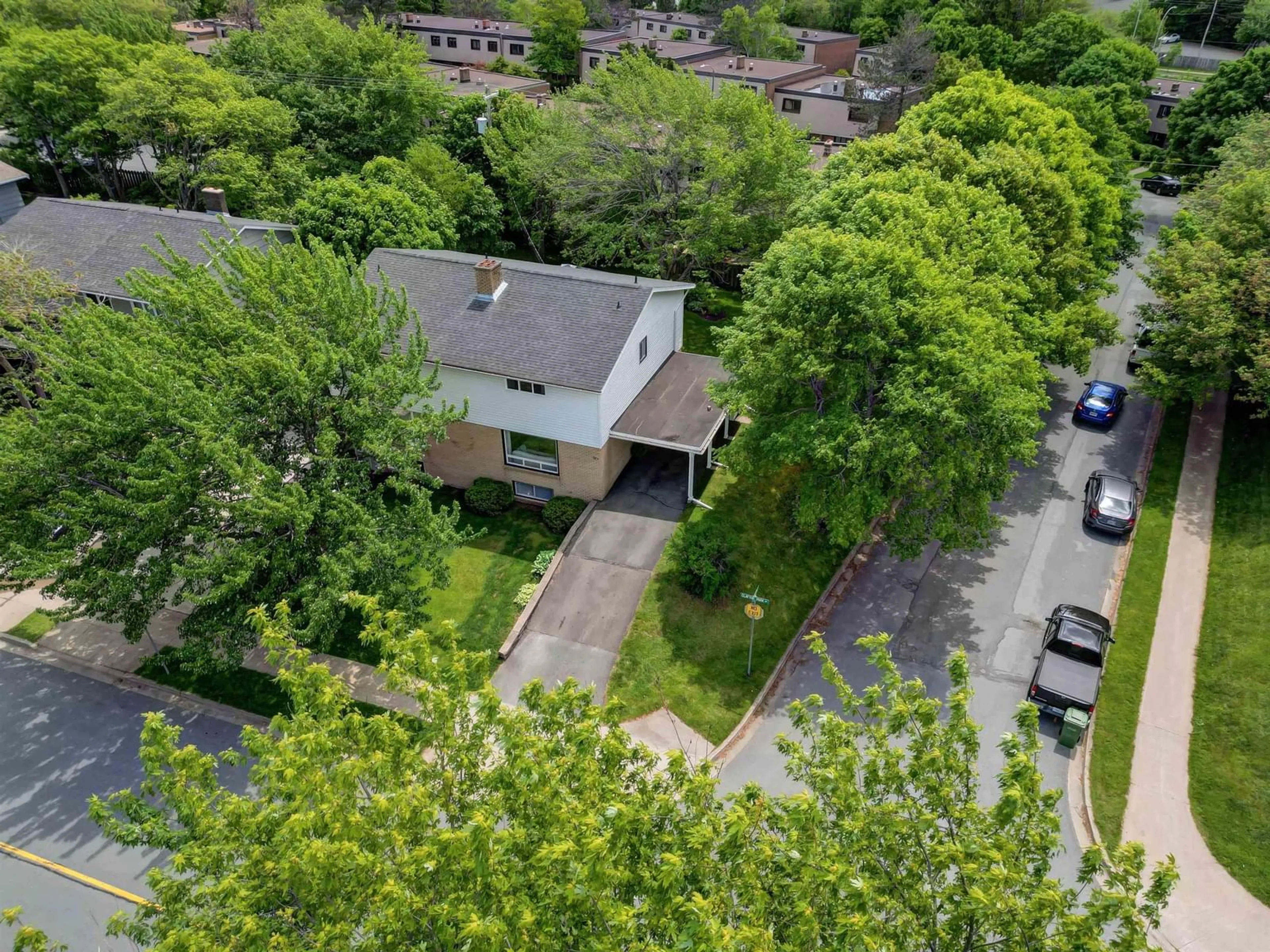 A pic from outside/outdoor area/front of a property/back of a property/a pic from drone, street for 90 Clayton Park Dr, Halifax Nova Scotia B3M 1L9