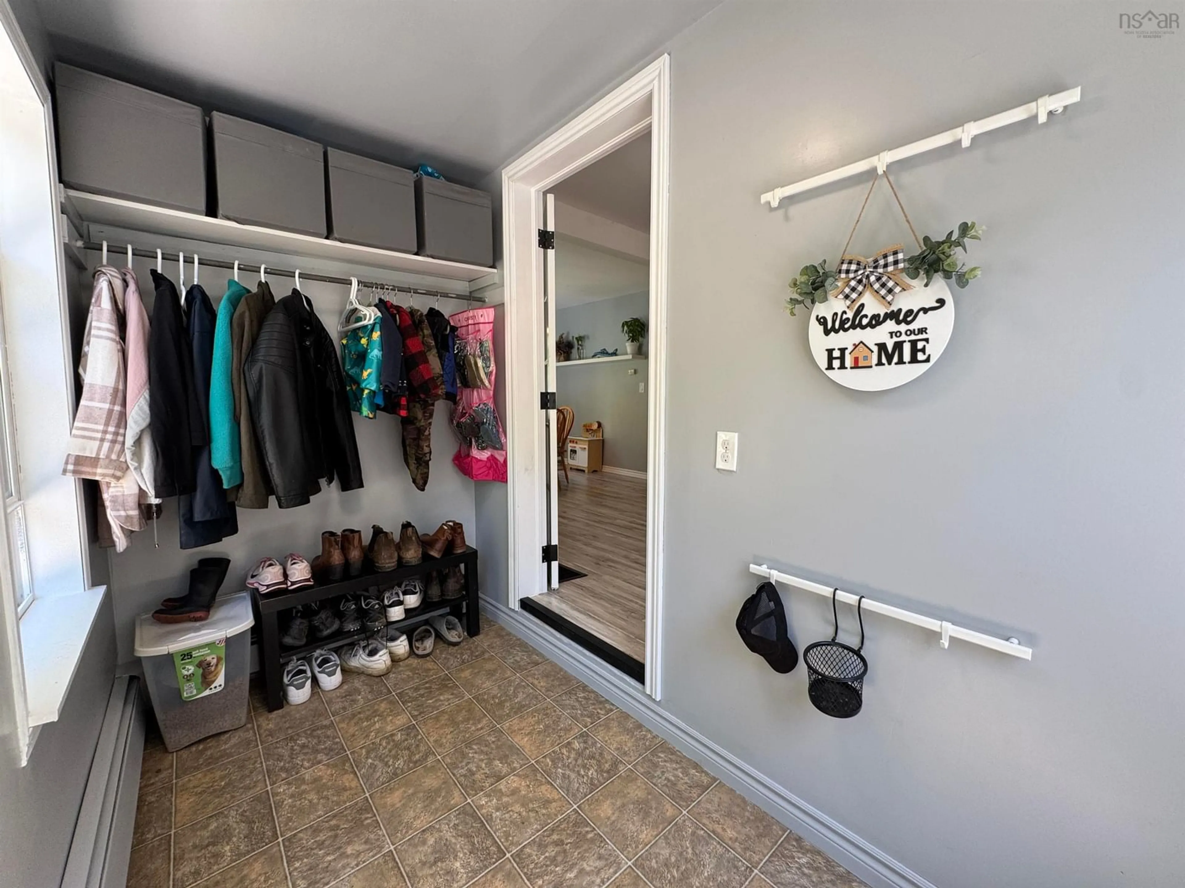 Indoor entryway for 426 Buchanan Rd, Rockland Nova Scotia B0P 1E0